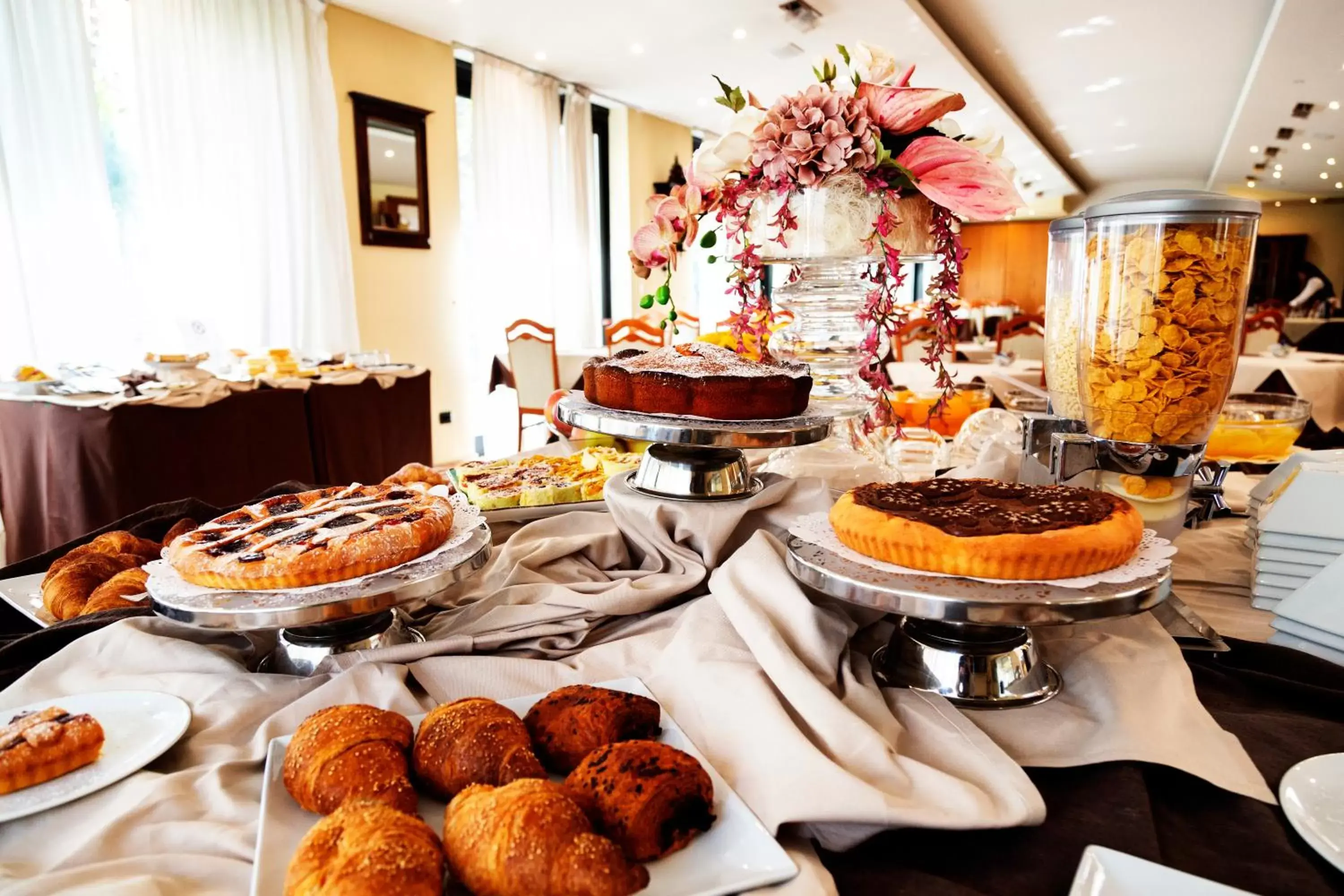 Buffet breakfast, Breakfast in iH Hotels Bologna Amadeus