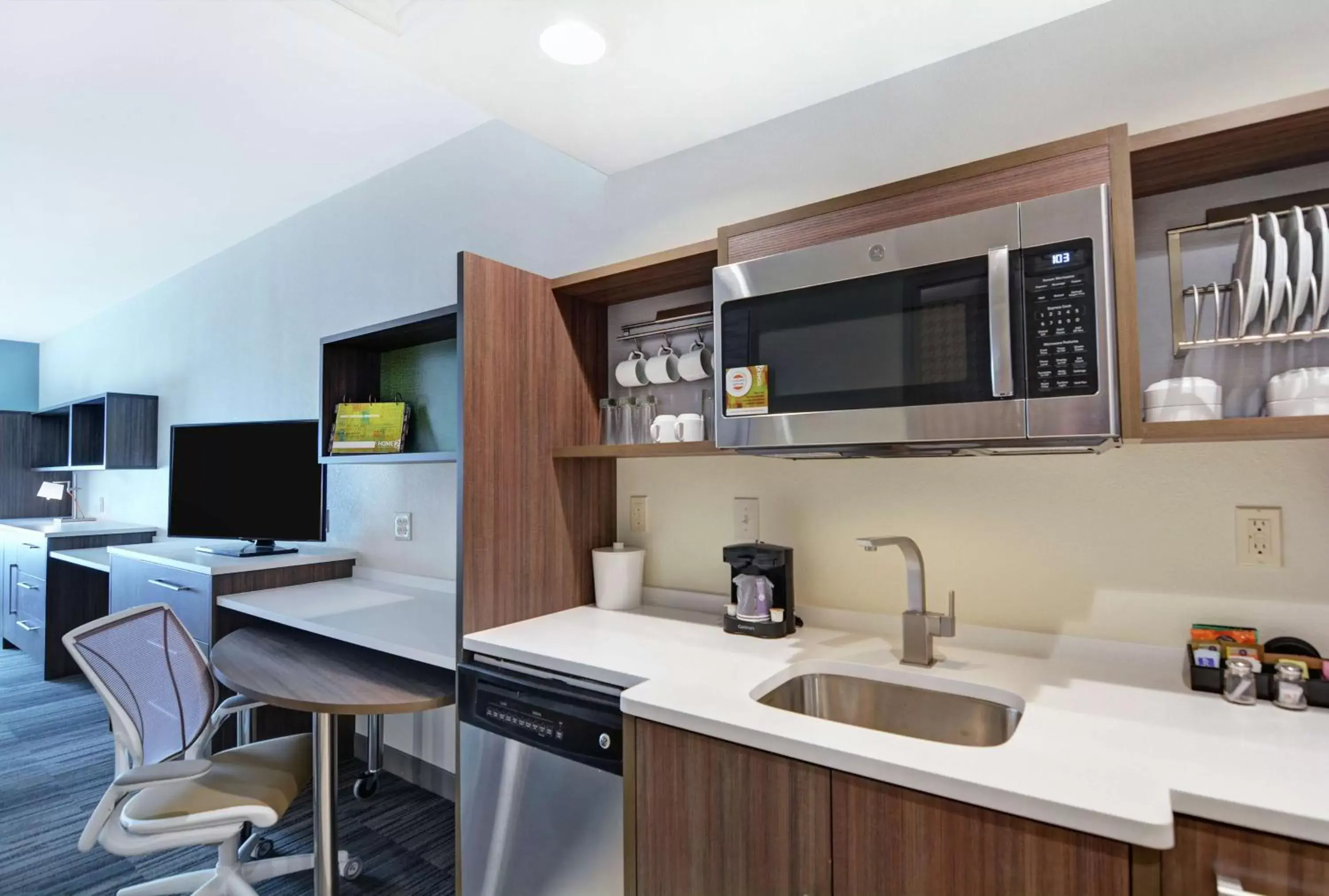 Bedroom, Kitchen/Kitchenette in Home2 Suites By Hilton Grand Junction Northwest