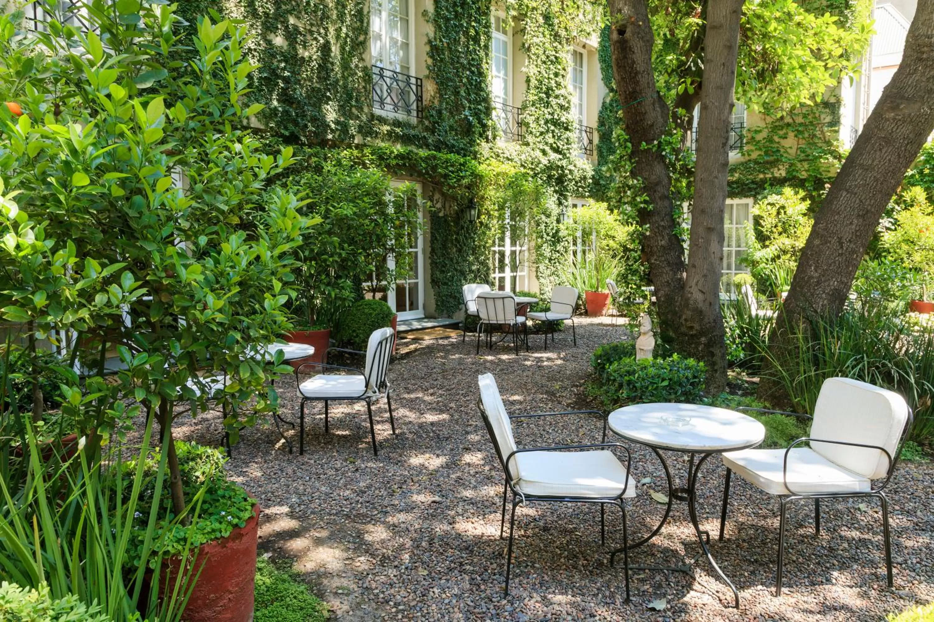 Property building in Hotel Boutique Le Reve