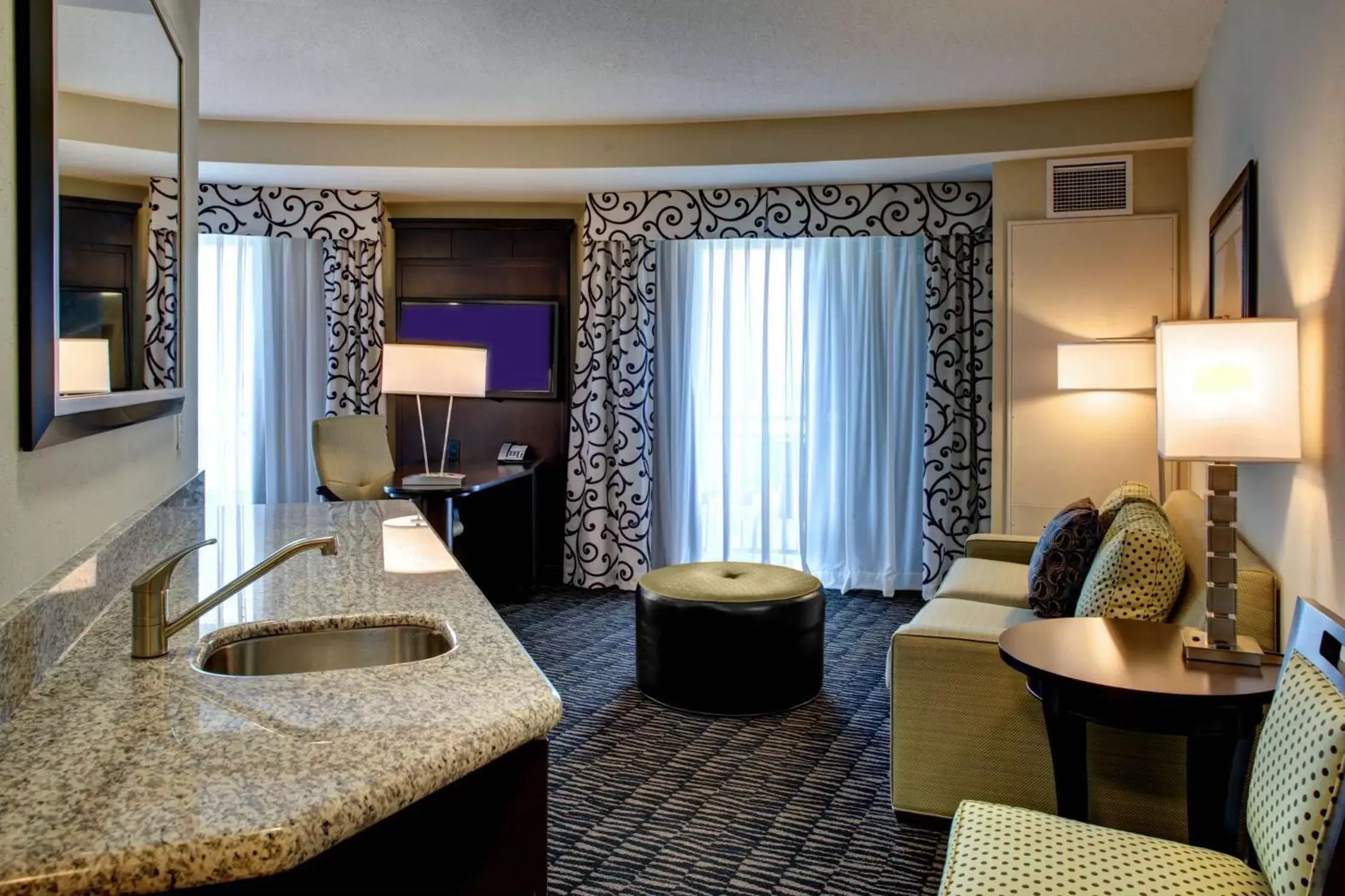 Living room, Seating Area in Hampton Inn & Suites Baton Rouge Downtown