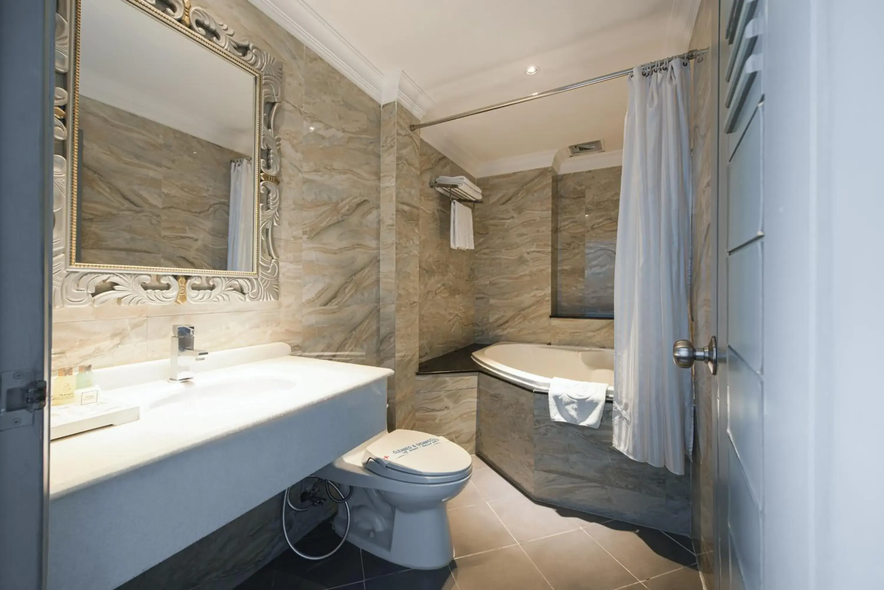 Toilet, Bathroom in A&EM - The Petit Hotel