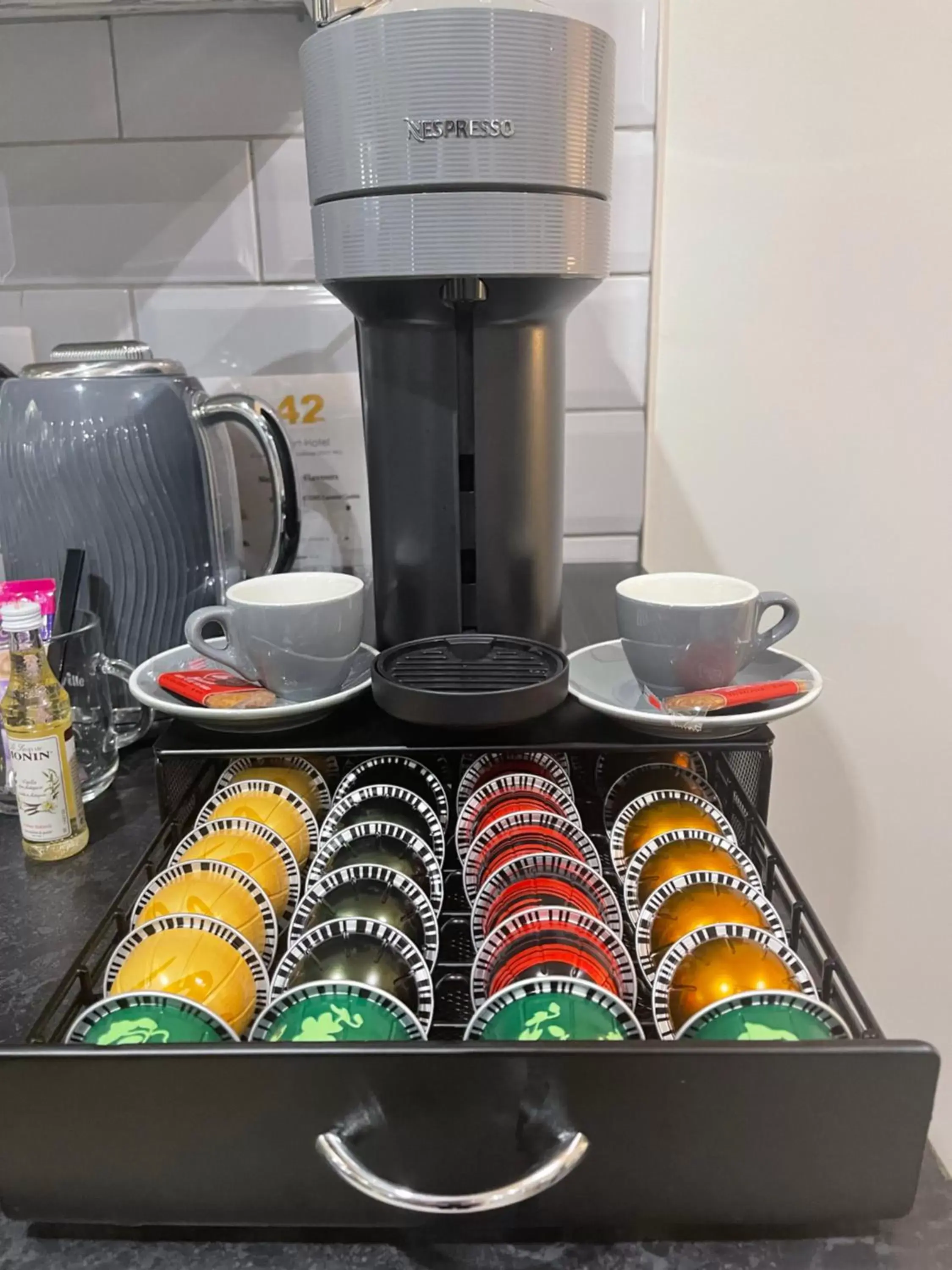 Coffee/tea facilities in 42 Apart-Hotel