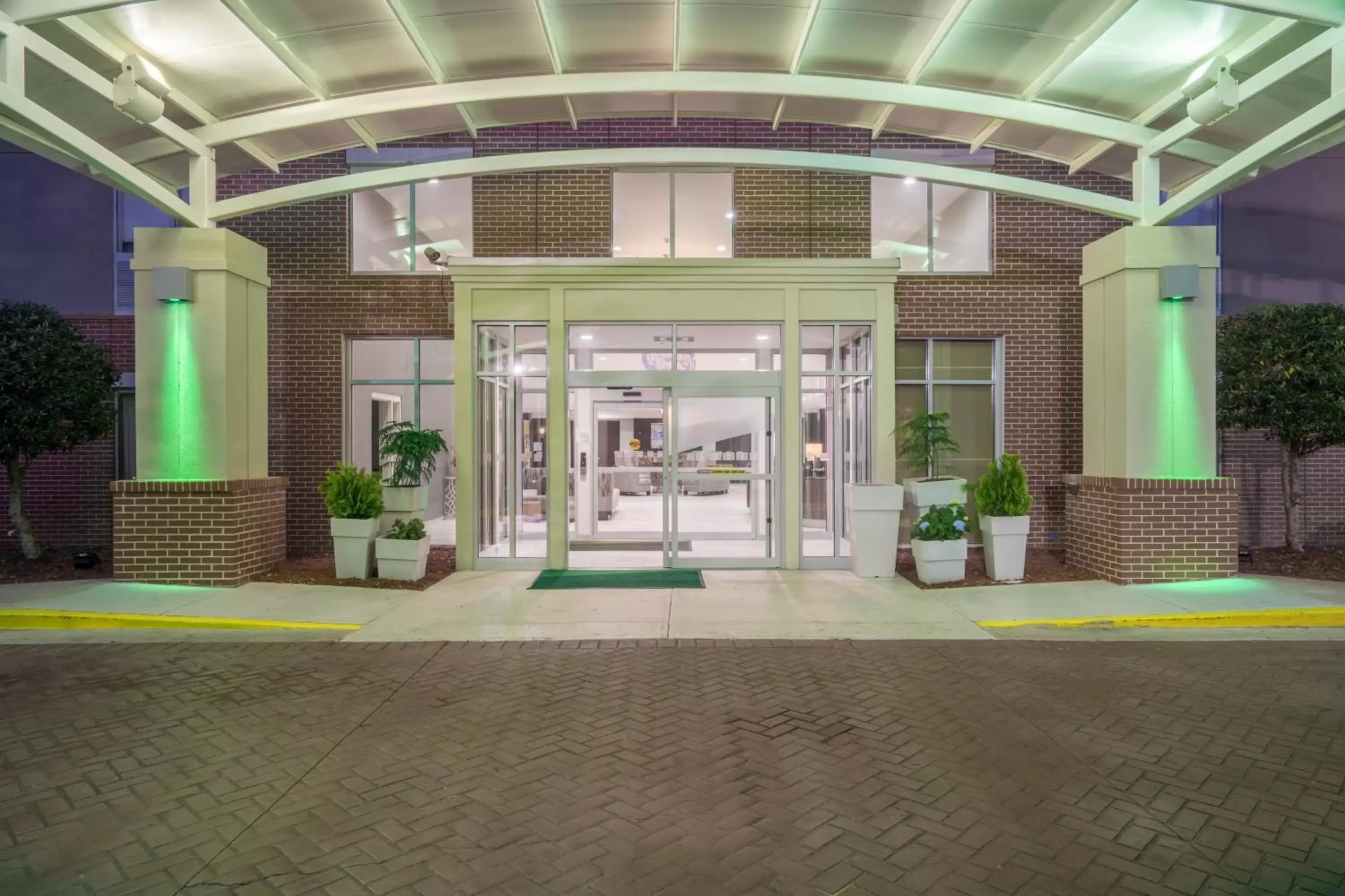 Property building in Holiday Inn Atlanta/Roswell by IHG Property building in Holiday Inn Atlanta/Roswell by IHG
