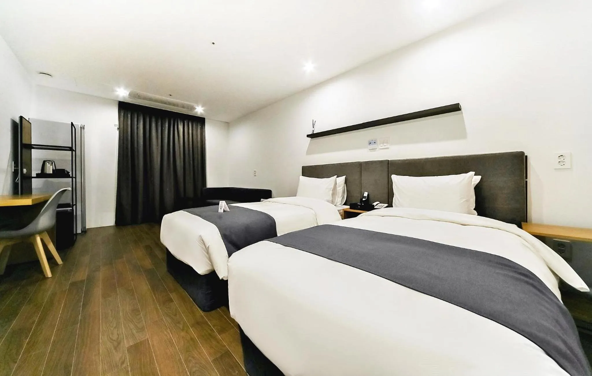 Bed in Hotel Noblestay