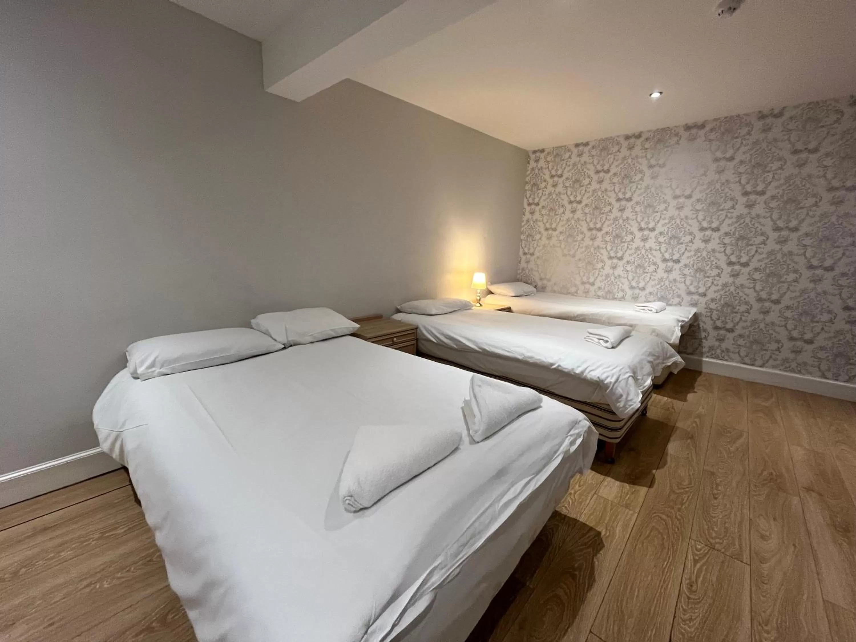 Bedroom, Bed in Park View Rooms