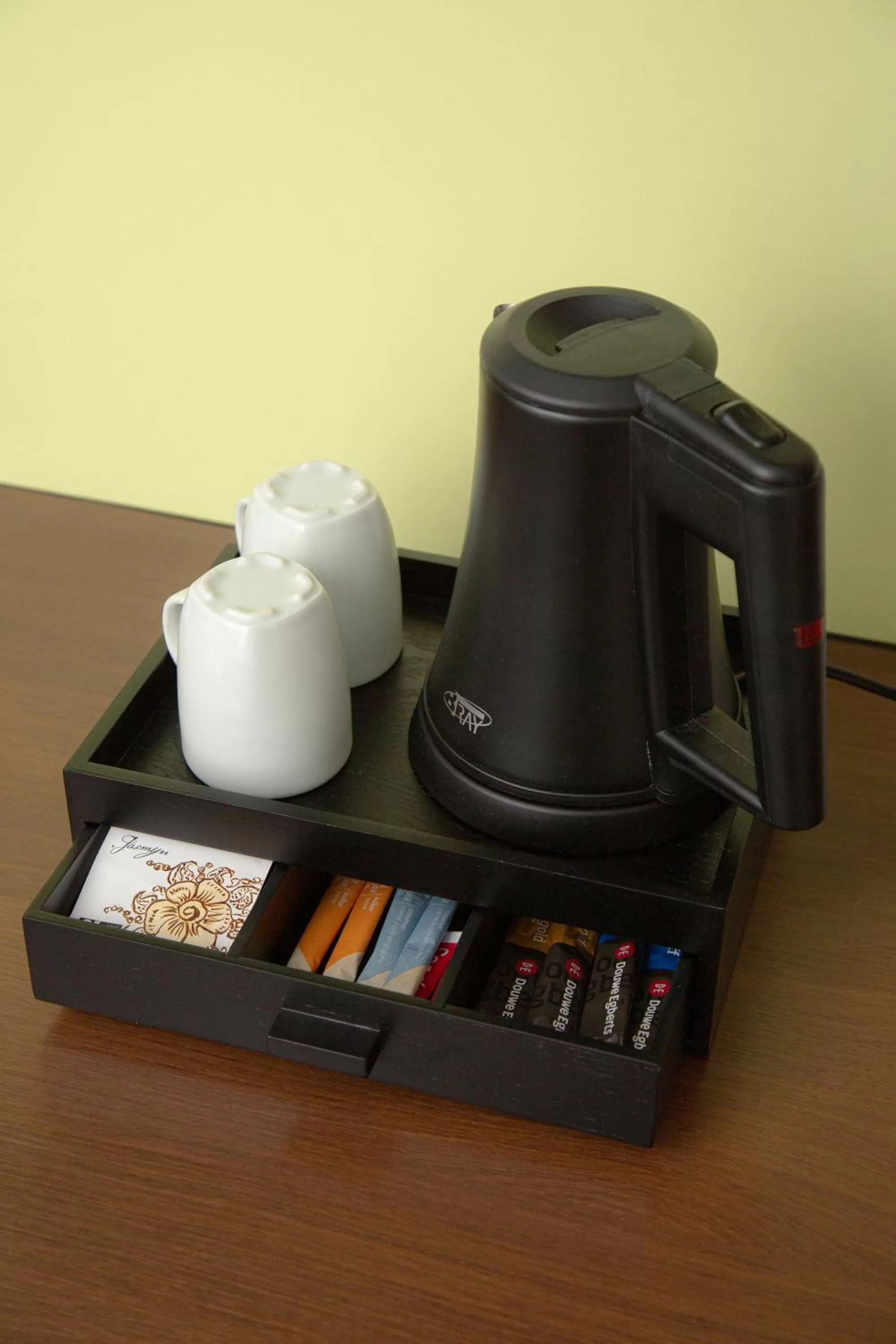 Coffee/tea facilities in 50|50 Hotel Belmont