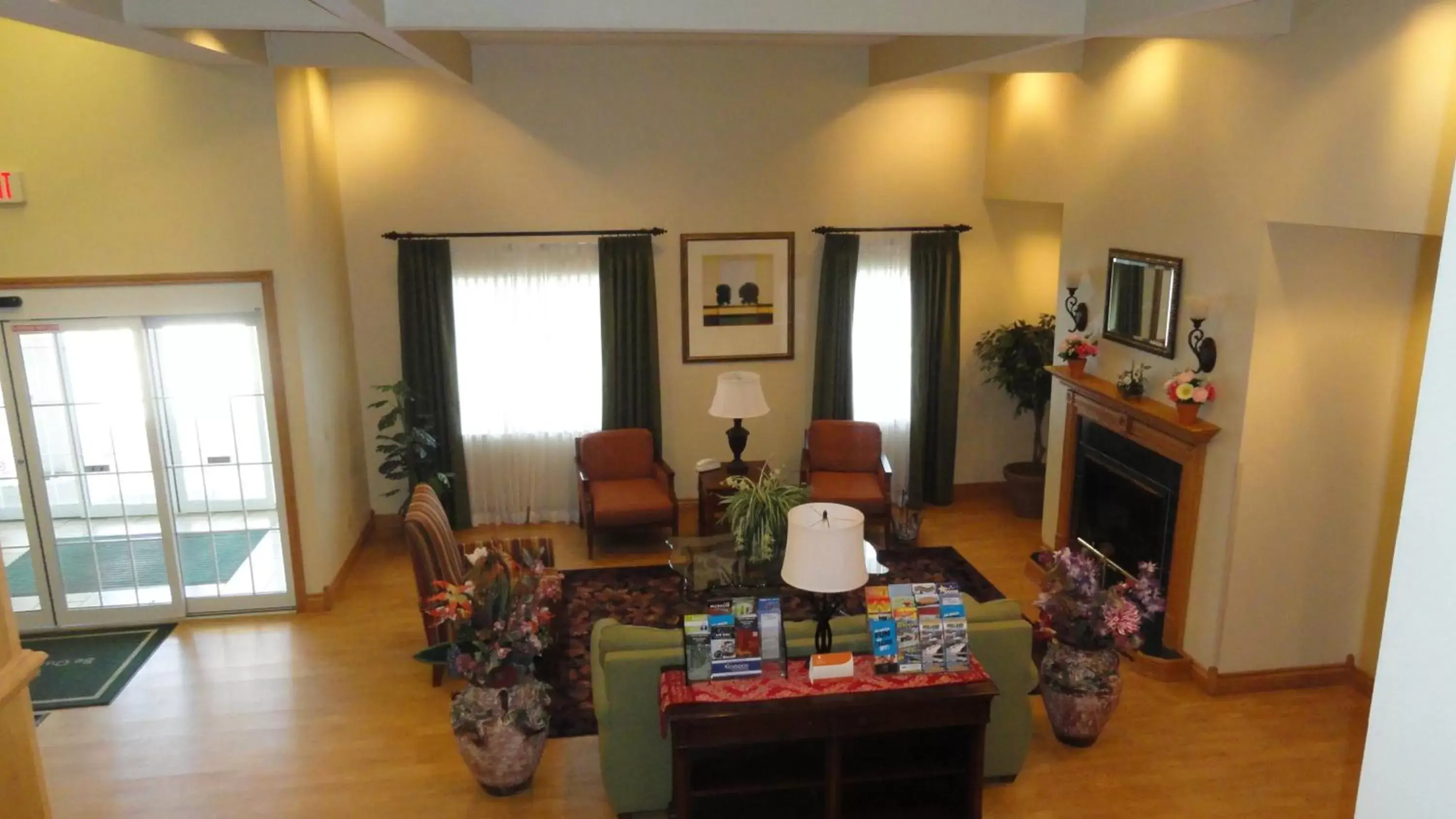 Lobby or reception, Seating Area in Country Inn & Suites by Radisson, Kalamazoo, MI