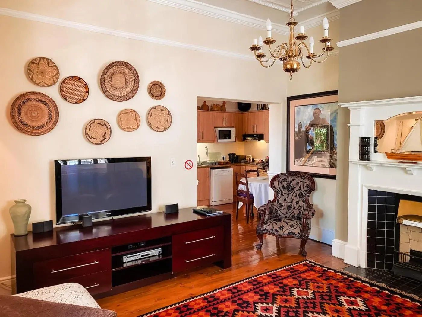 TV and multimedia, TV/Entertainment Center in 5 Camp Street Guesthouse & Self-catering