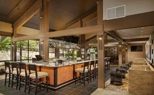 Restaurant/Places to Eat in Riverhouse on the Deschutes