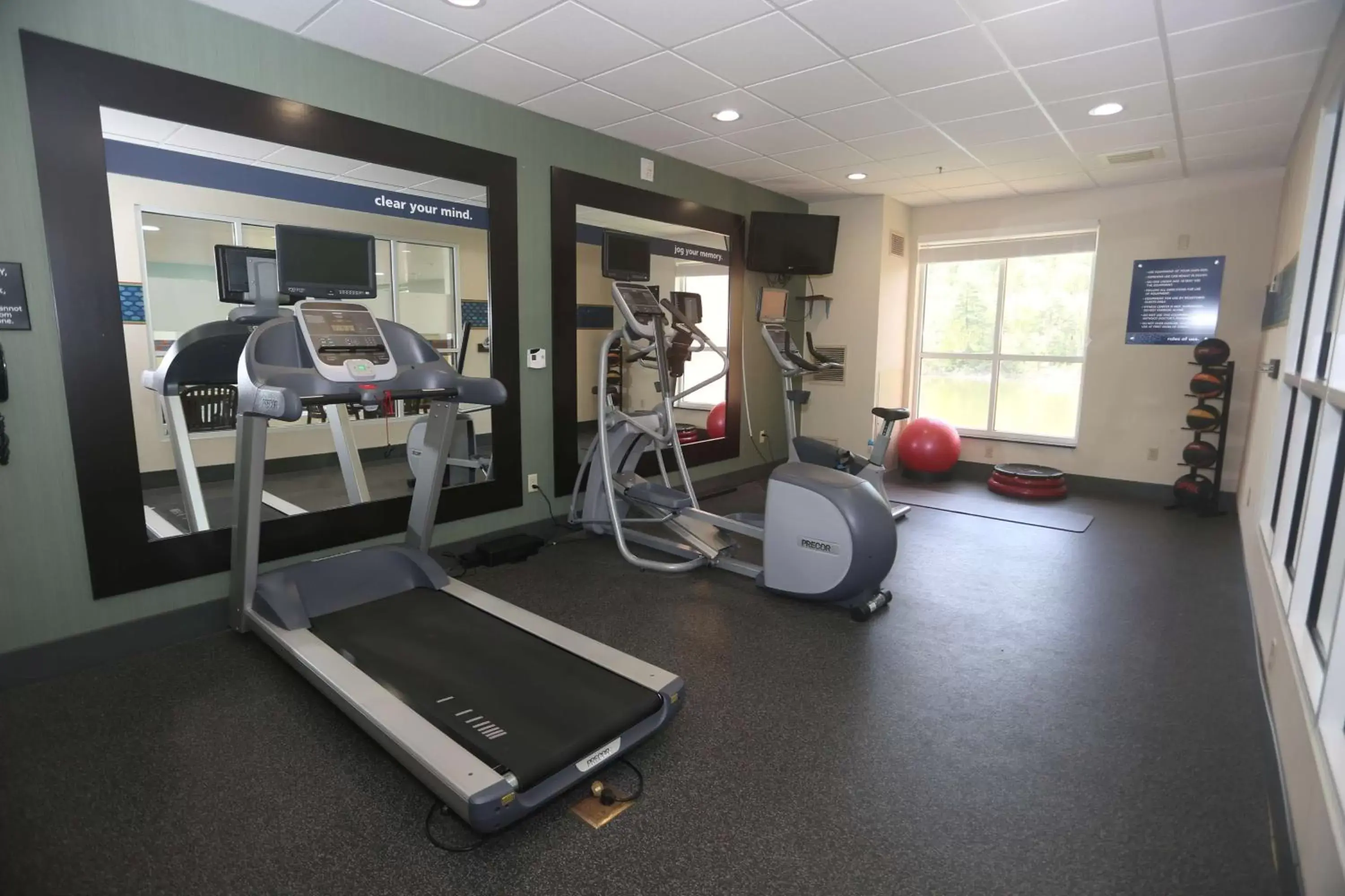 Fitness centre/facilities in Hampton Inn Owego Fitness centre/facilities in Hampton Inn Owego