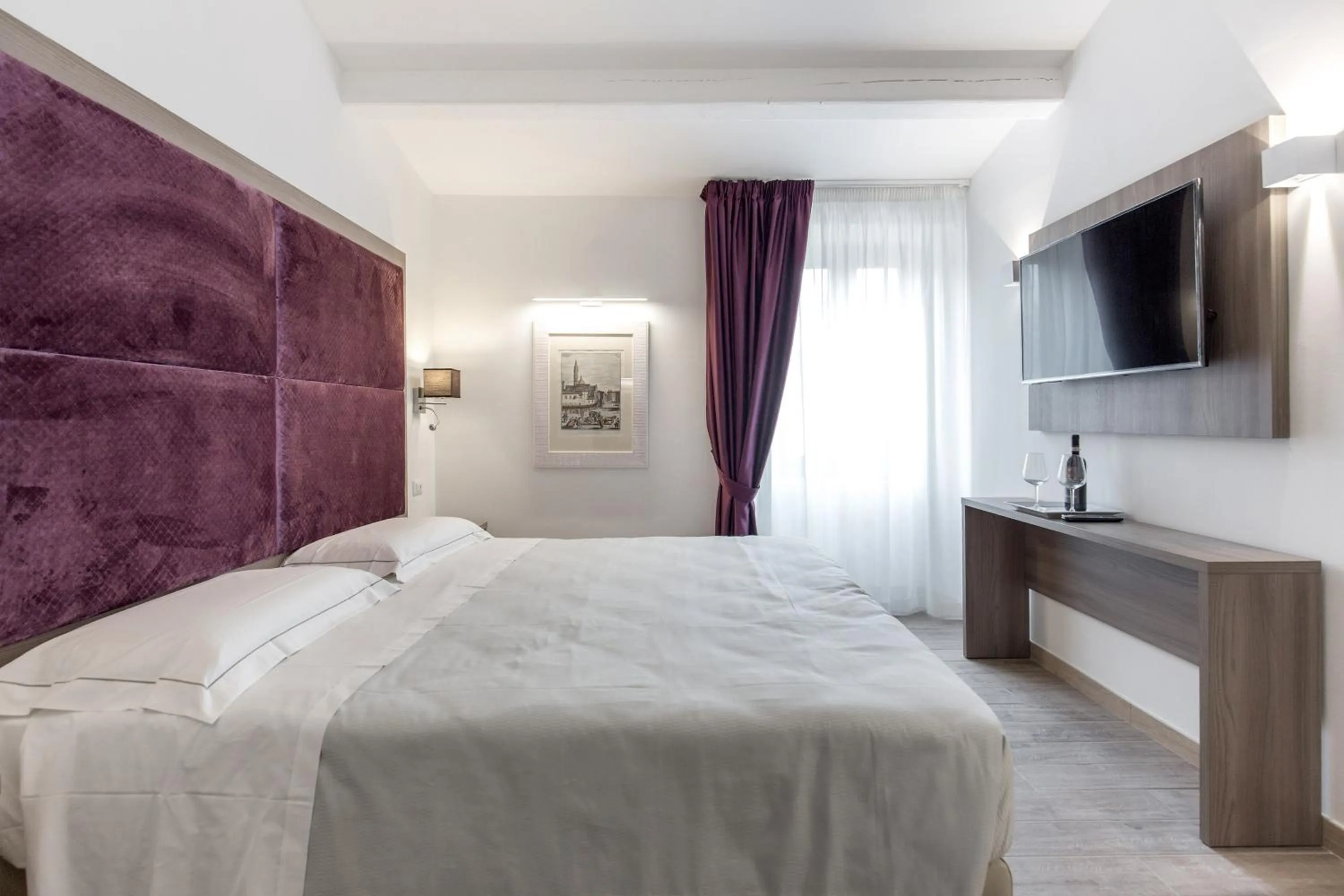 TV and multimedia, Bed in Apollo Guest House