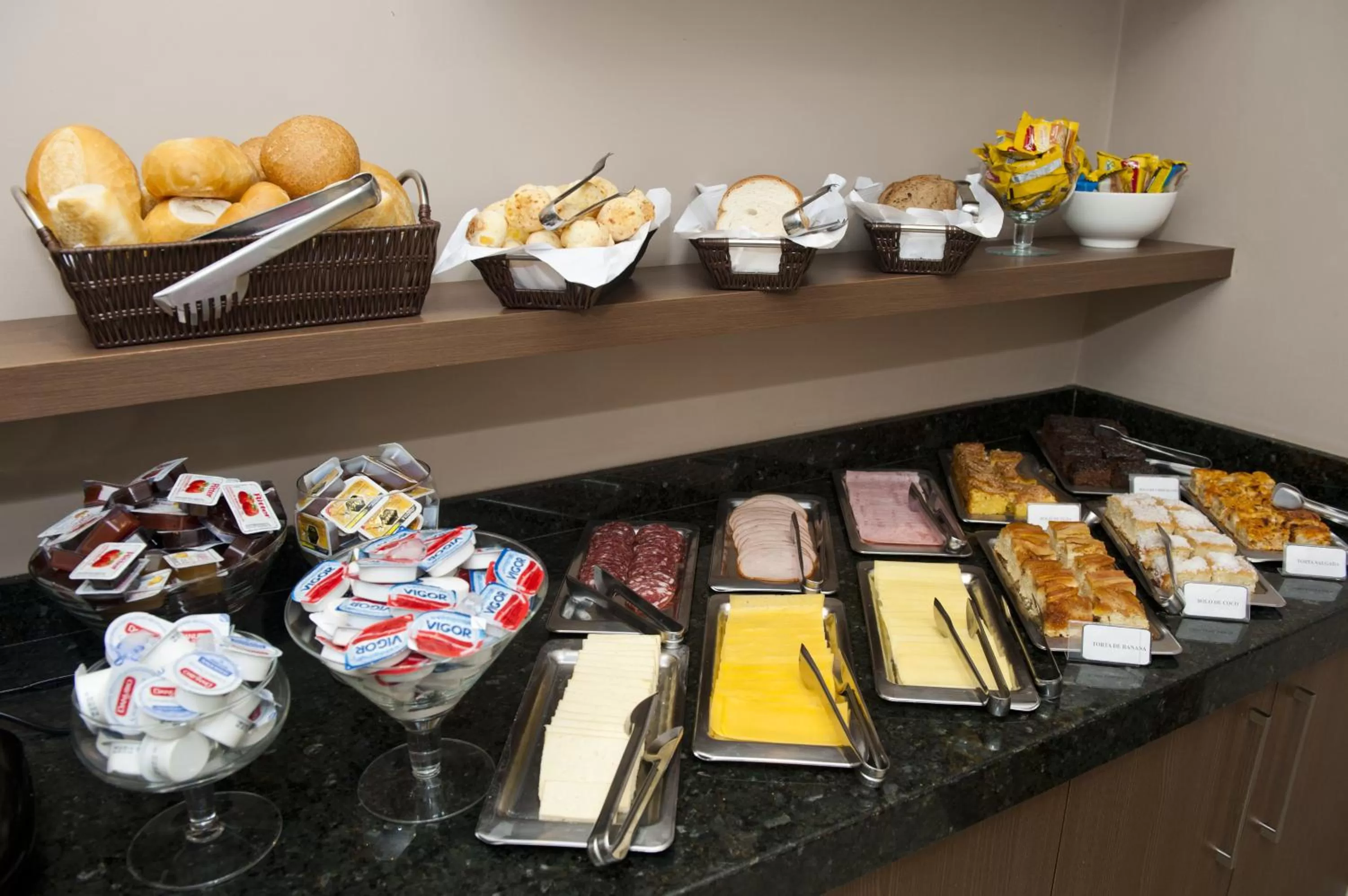 Food and drinks in Hotel Sol By MRHotelaria