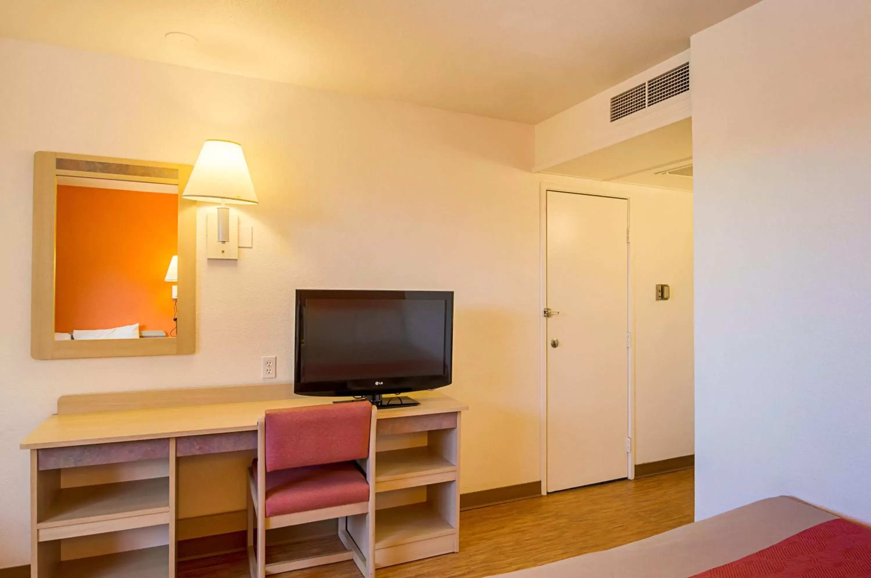 Bedroom, TV/Entertainment Center in Motel 6-Laramie, WY