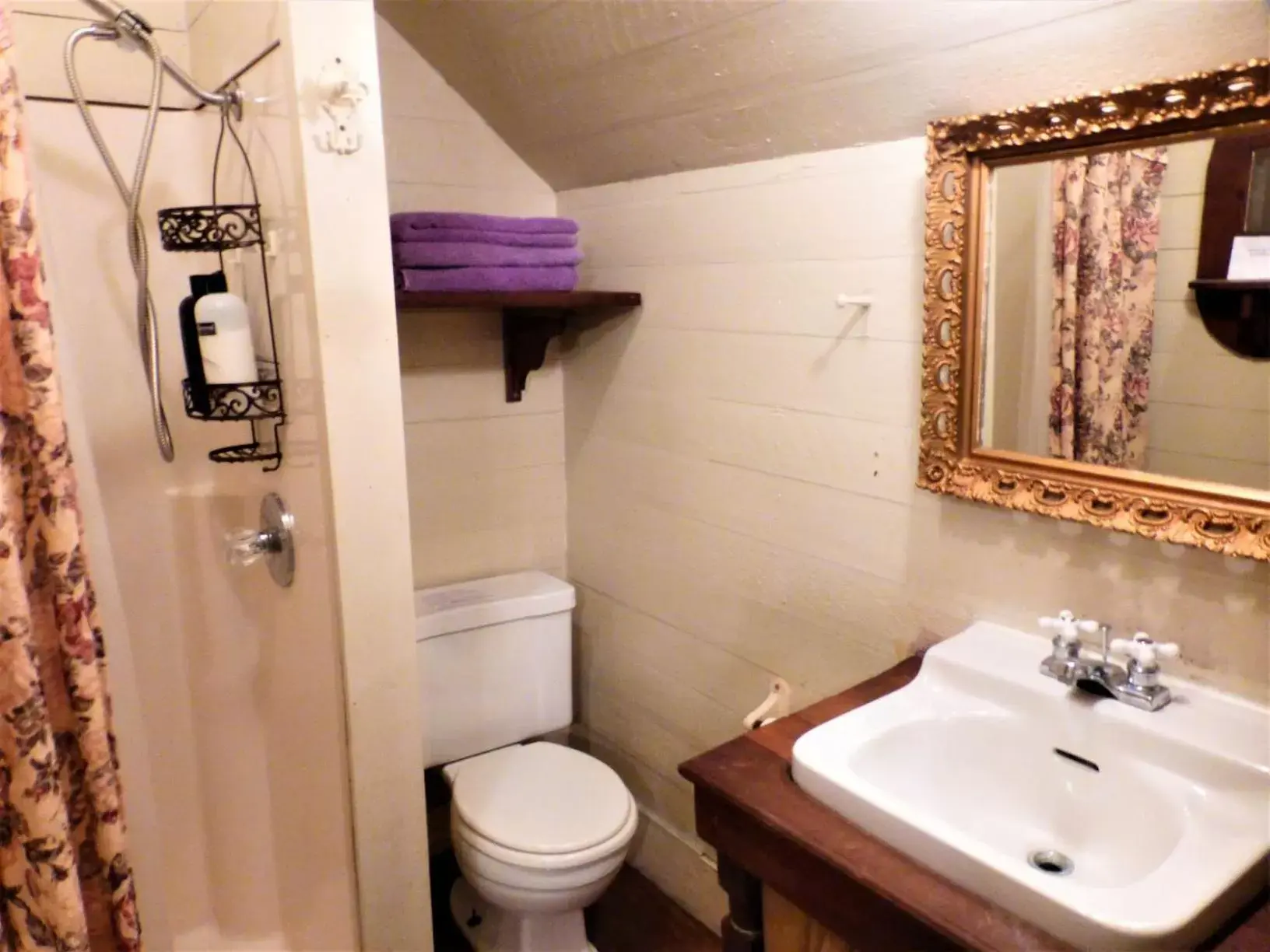 Toilet, Bathroom in Mulberry Lavender Farm and B&B