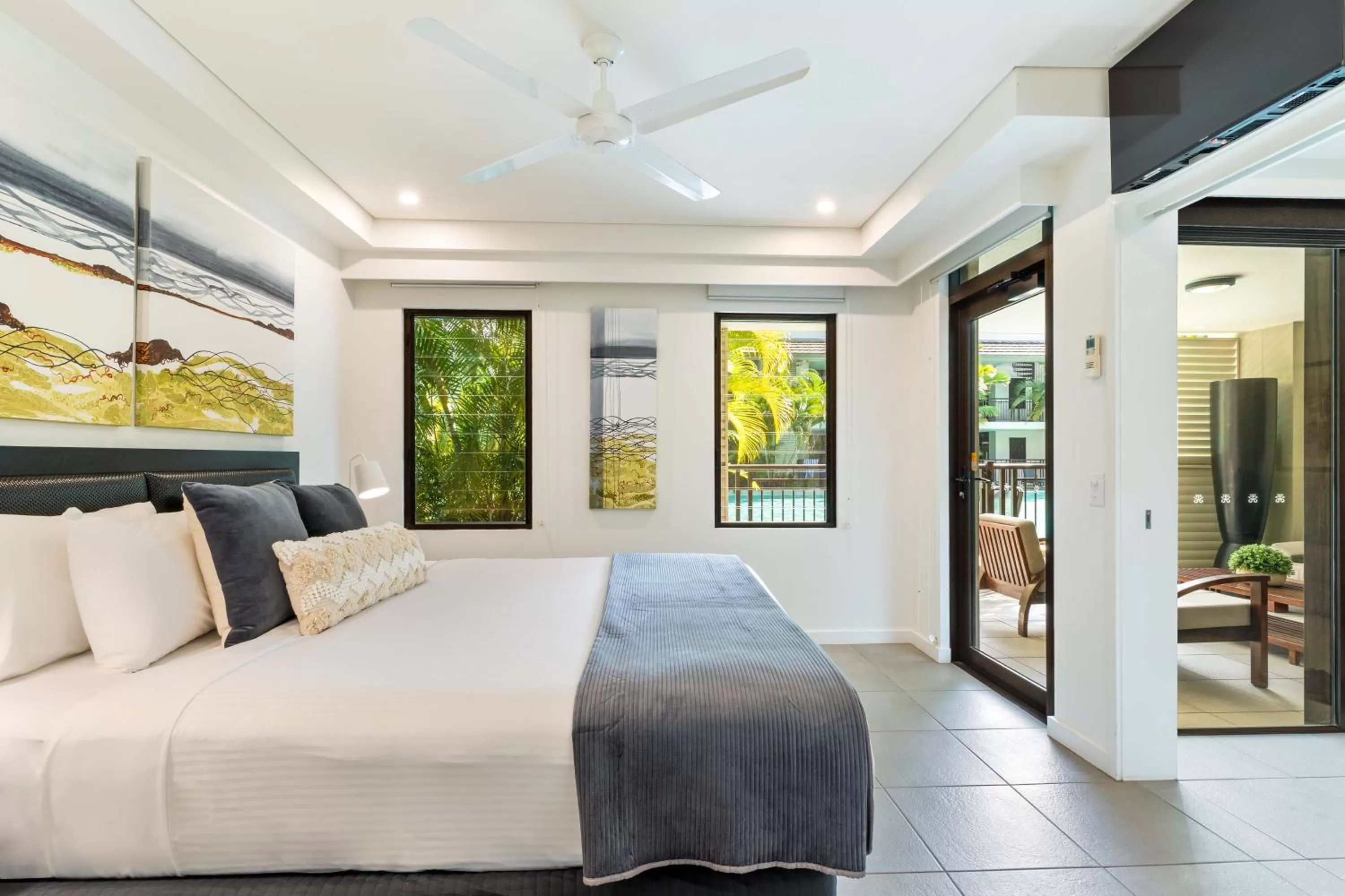 Bed in Port Douglas Private Apartments in Temple
