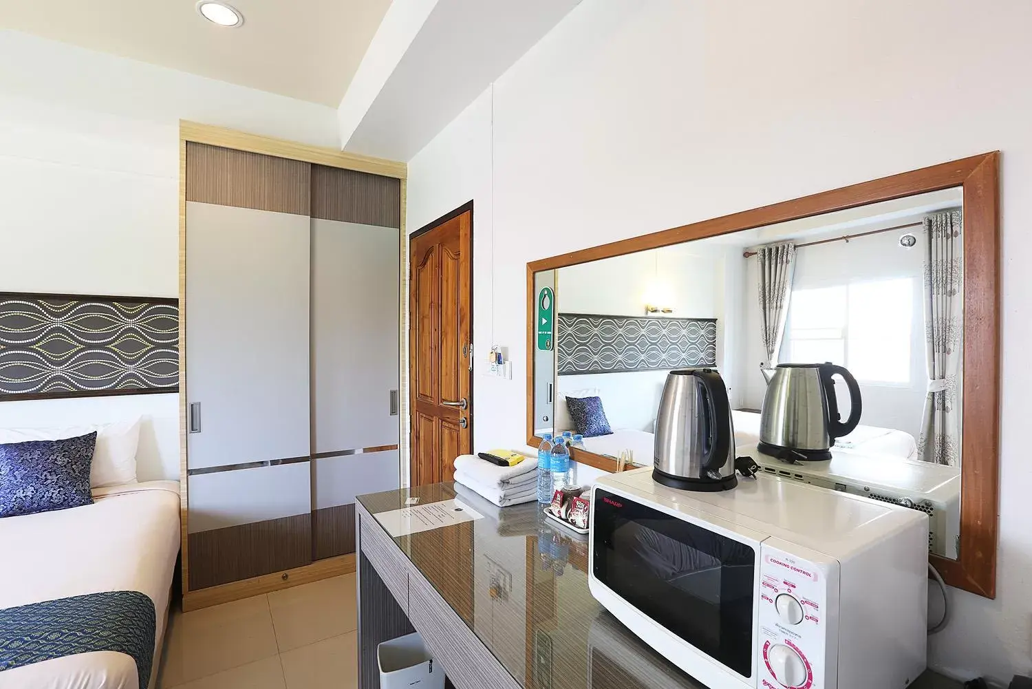 Coffee/tea facilities, Kitchen/Kitchenette in V Place Residence