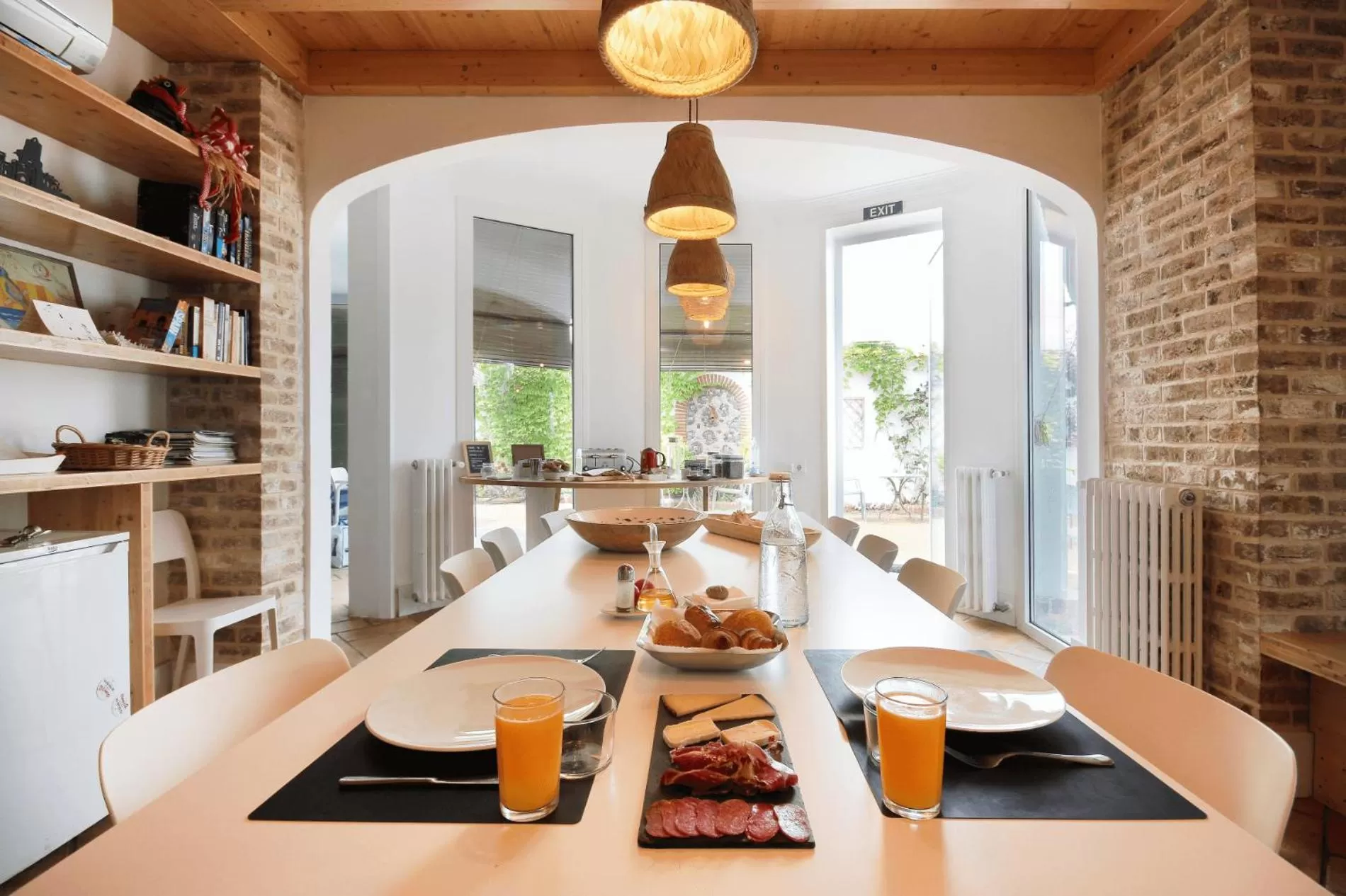 Restaurant/Places to Eat in B&B Sant Pol - Adults Only