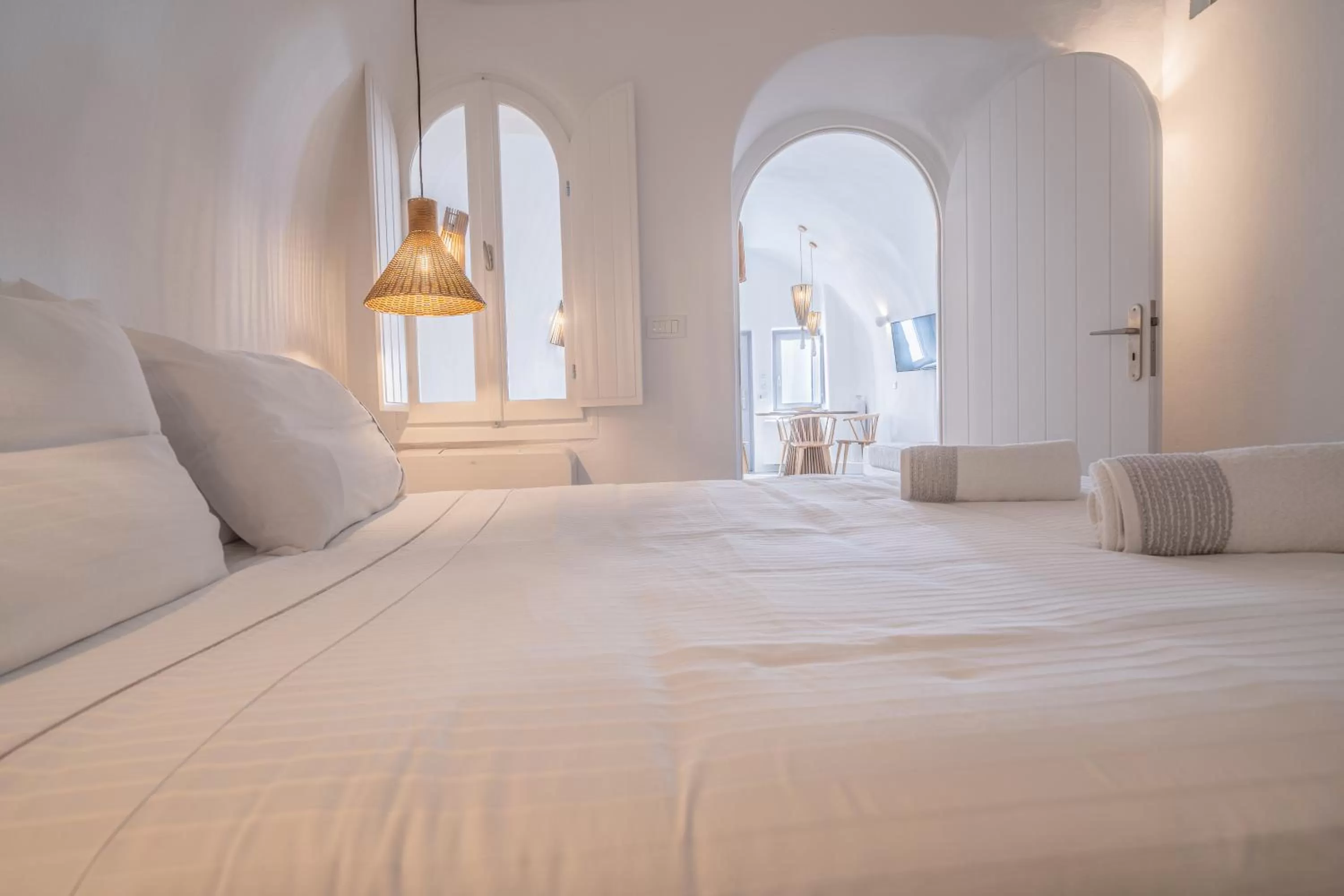 Bed in Eternity Suites Santorini