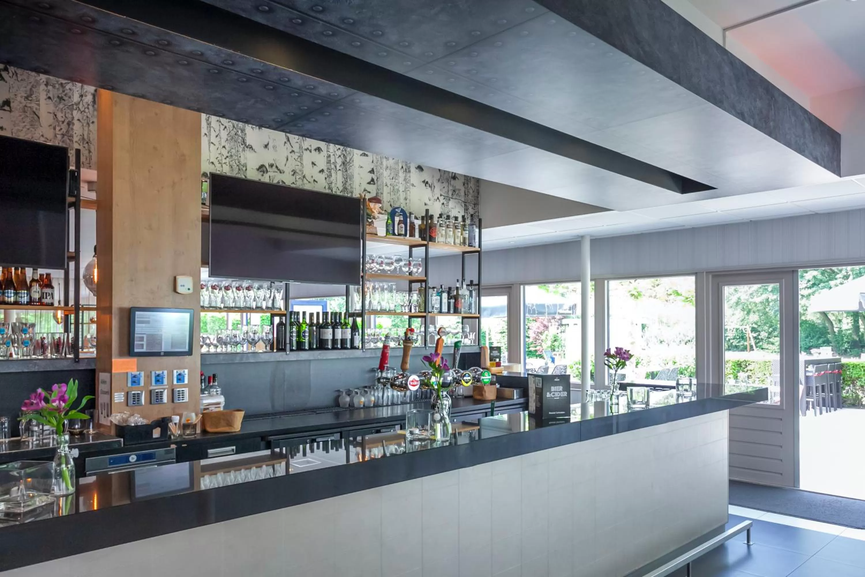 Lounge or bar in Novotel Rotterdam - Schiedam