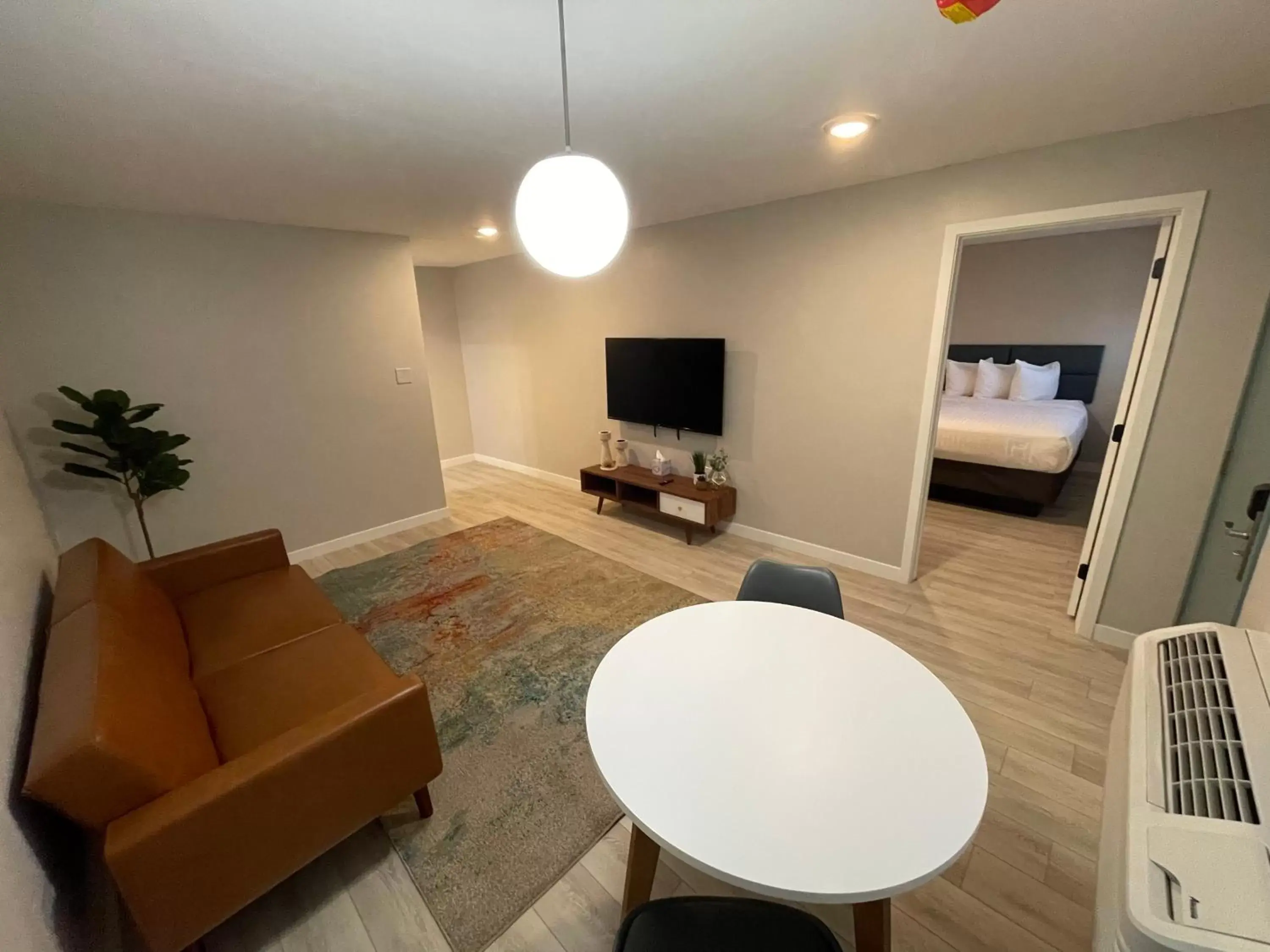 Living room, Seating Area in Arizona Sunset Inn & Suites