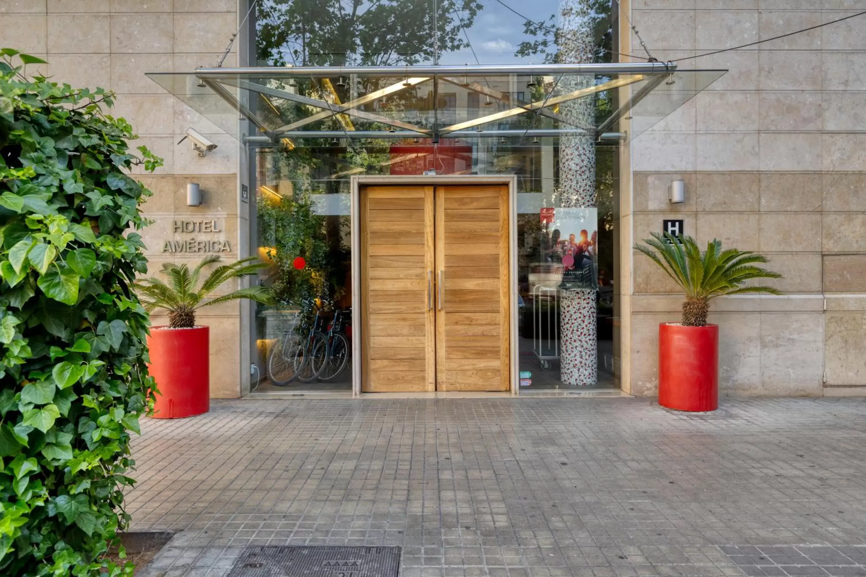 Facade/entrance in Hotel America Barcelona