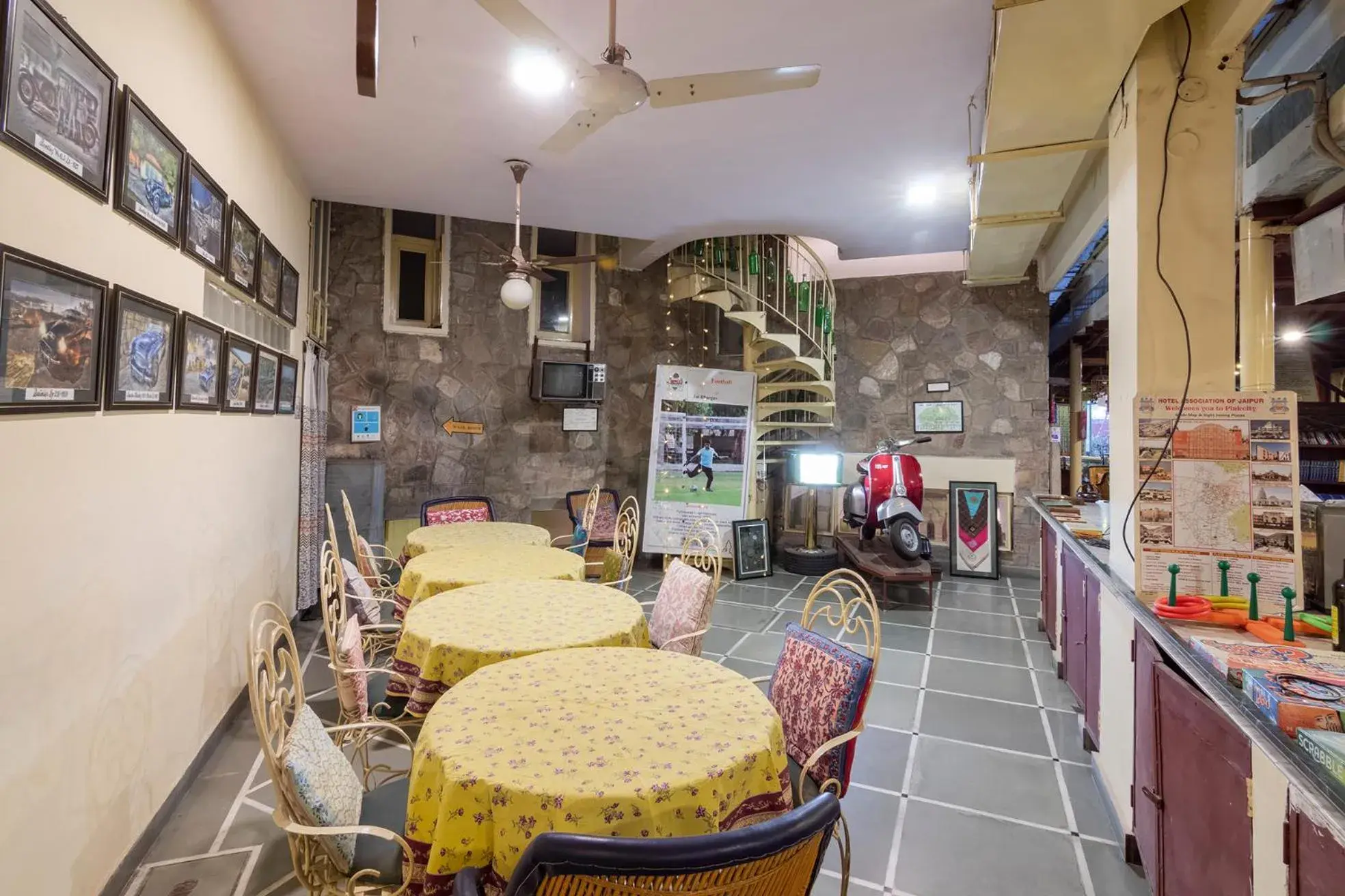 Restaurant/places to eat in Jaipur Inn