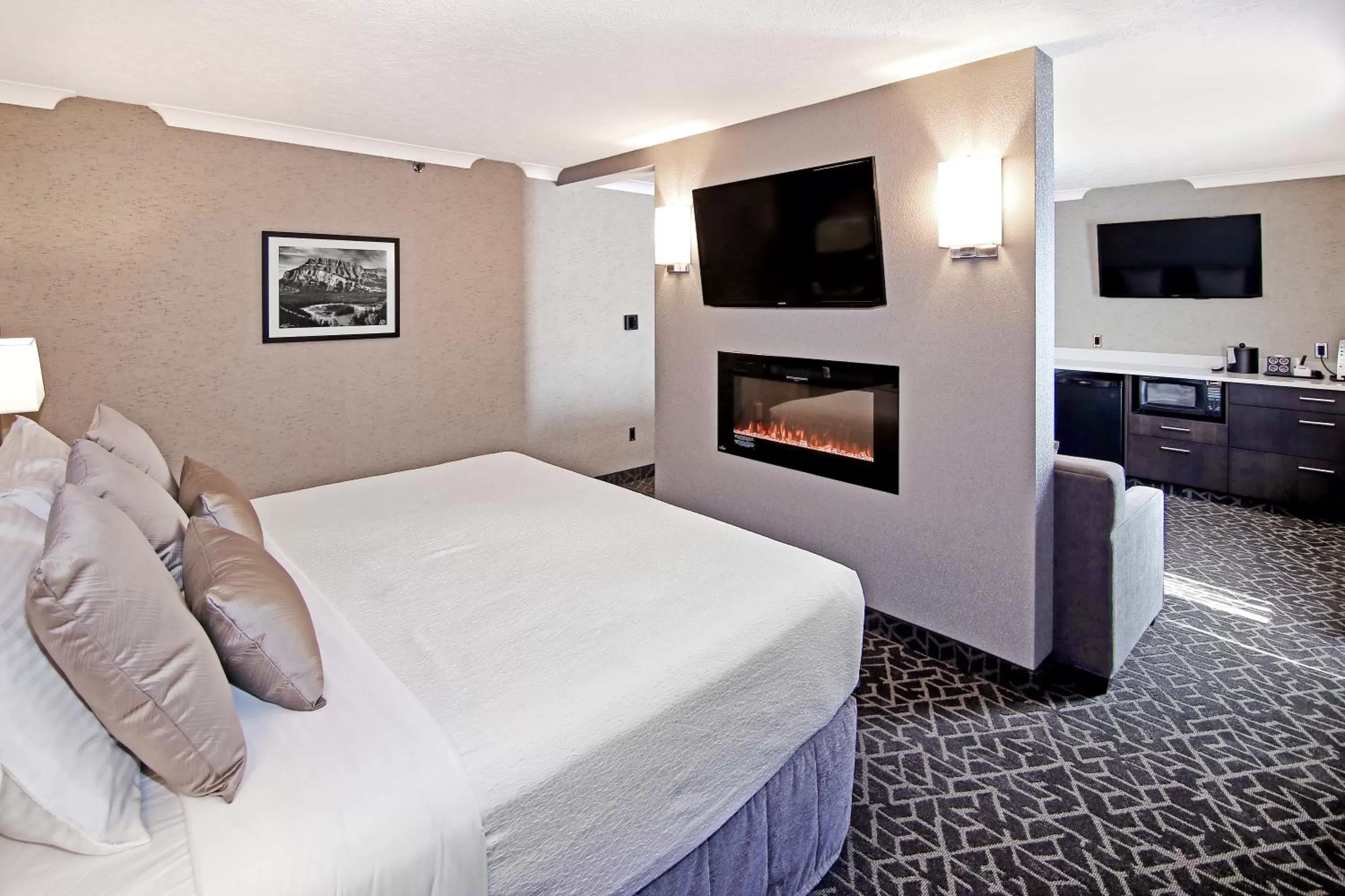 Bed in Best Western Plus Banff International Lodge