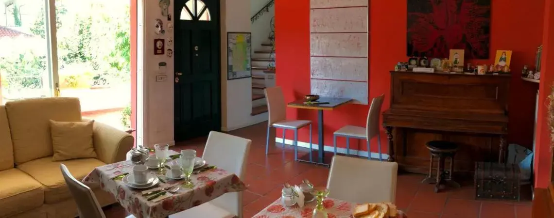 Communal lounge/ TV room, Restaurant/Places to Eat in B&B Via Roma