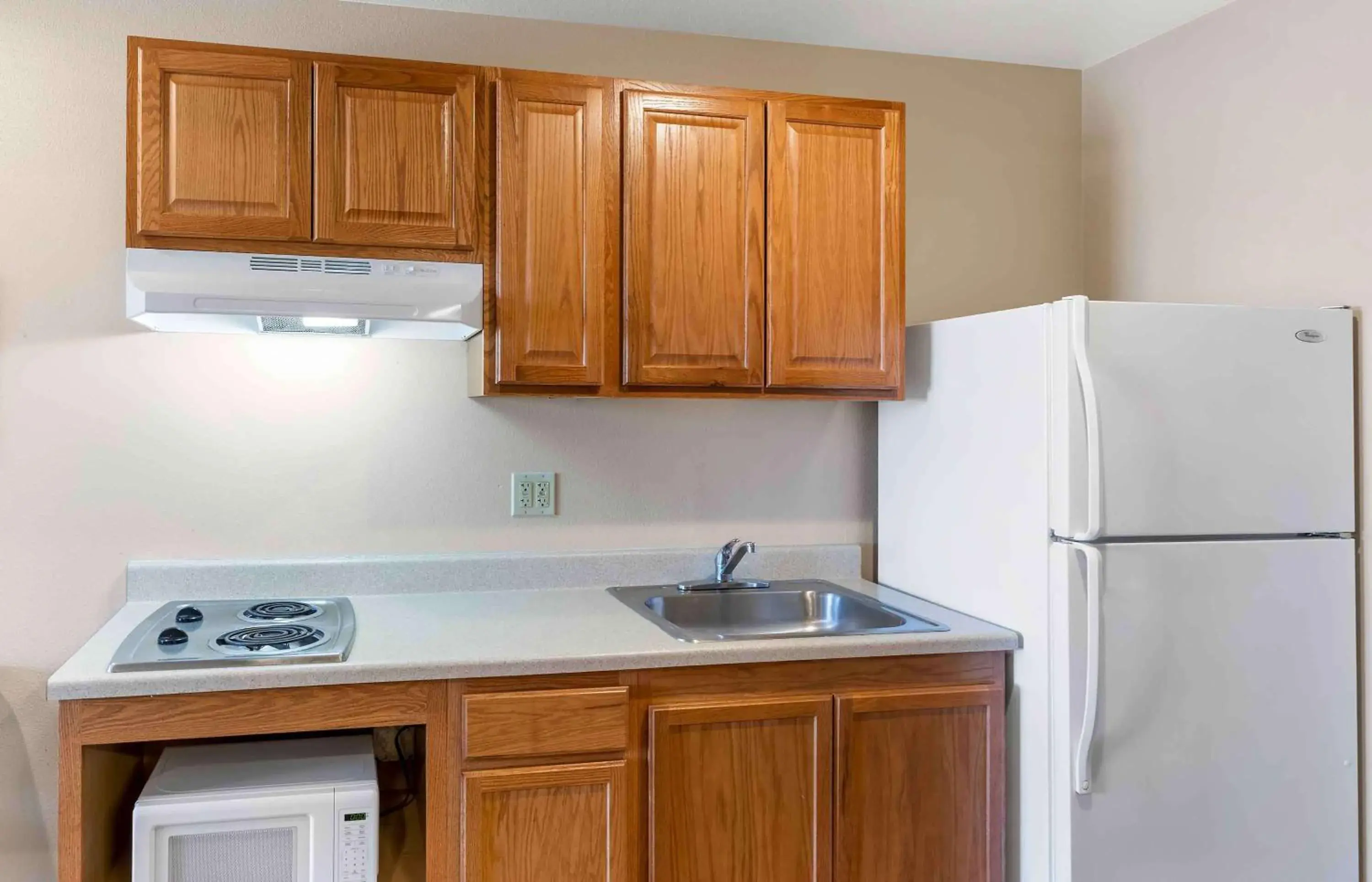 Bedroom, Kitchen/Kitchenette in Extended Stay America Select Suites - Loveland