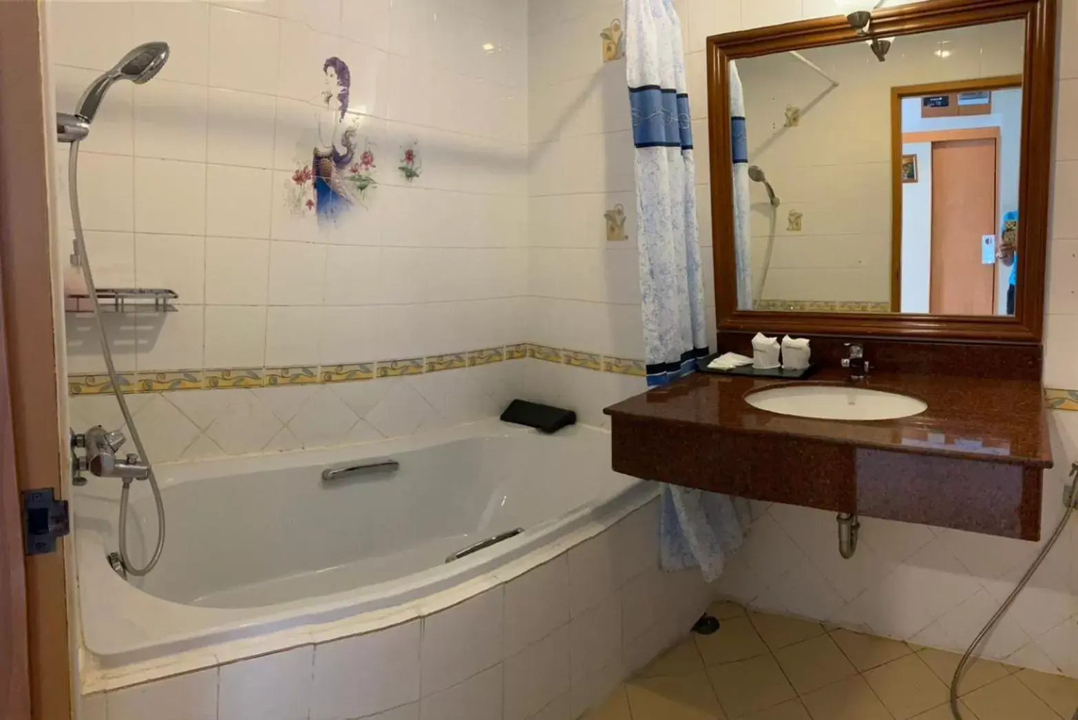 Bath, Bathroom in Seaview Sriracha Hotel