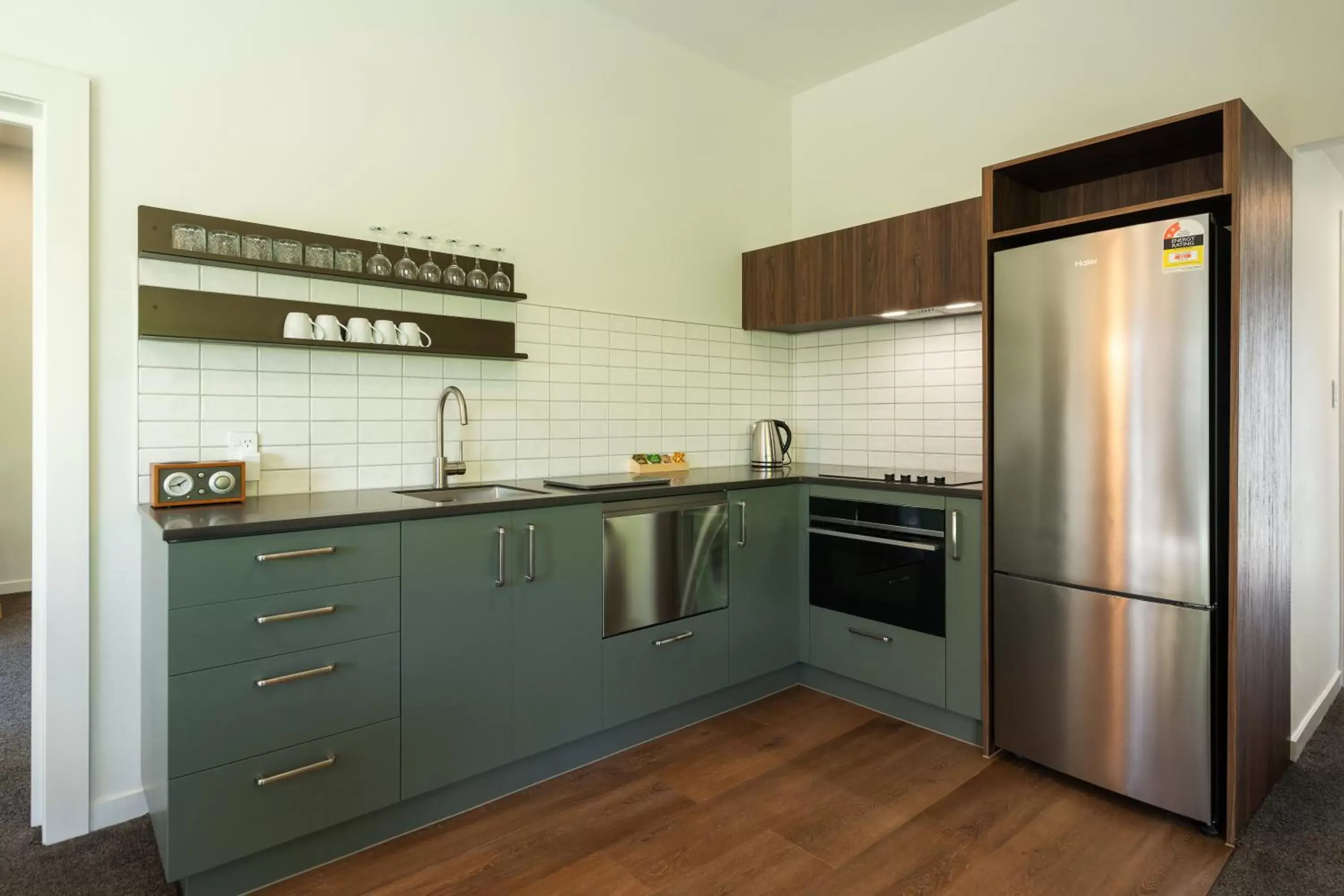 Kitchen or kitchenette, Kitchen/Kitchenette in Edgewater Hotel