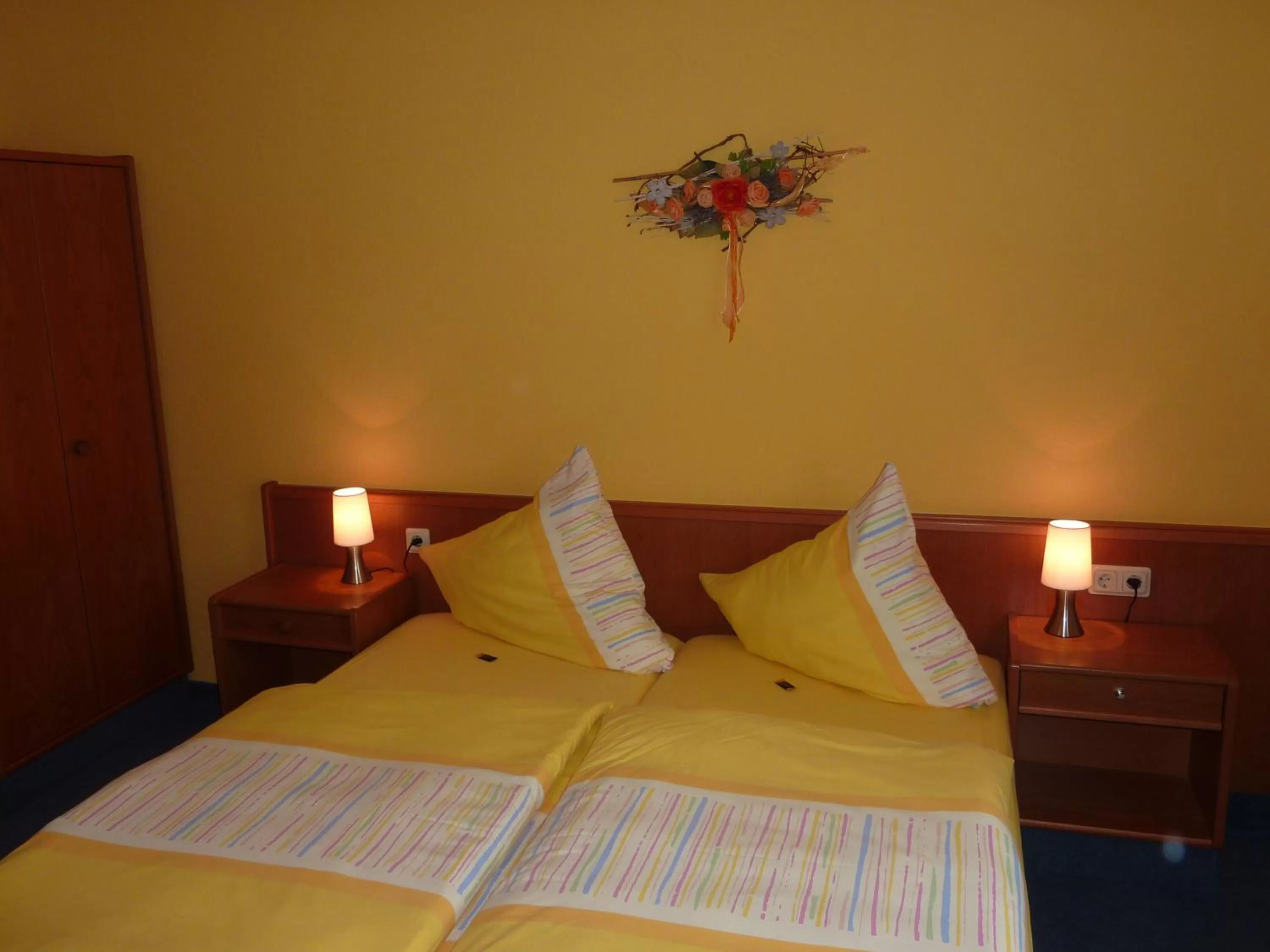 Bed in Kyffhäuserhotel "Goldene Aue"