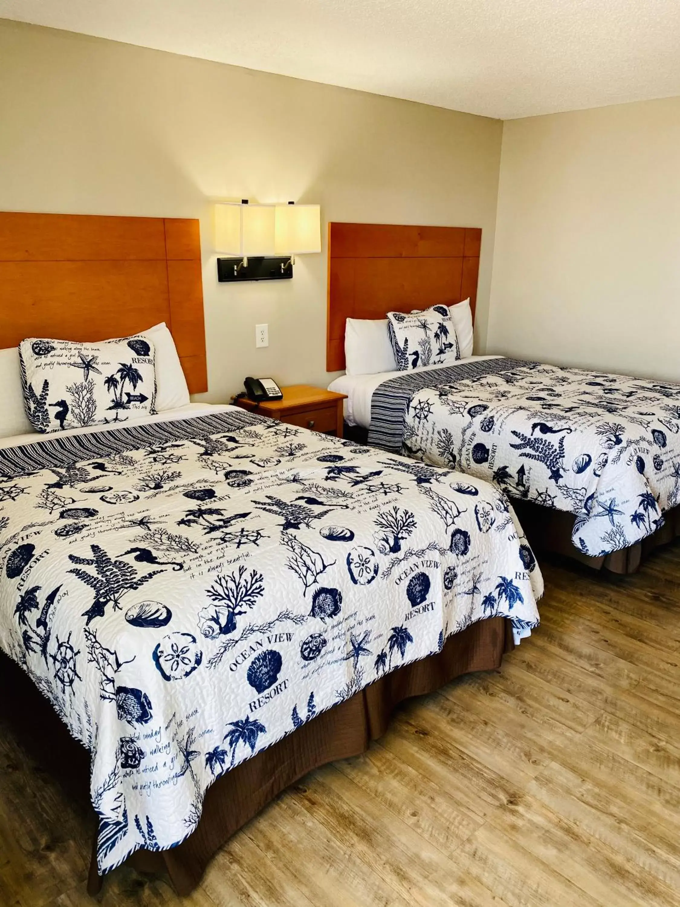 Bed in Oceanview Inn - Emerald Isle