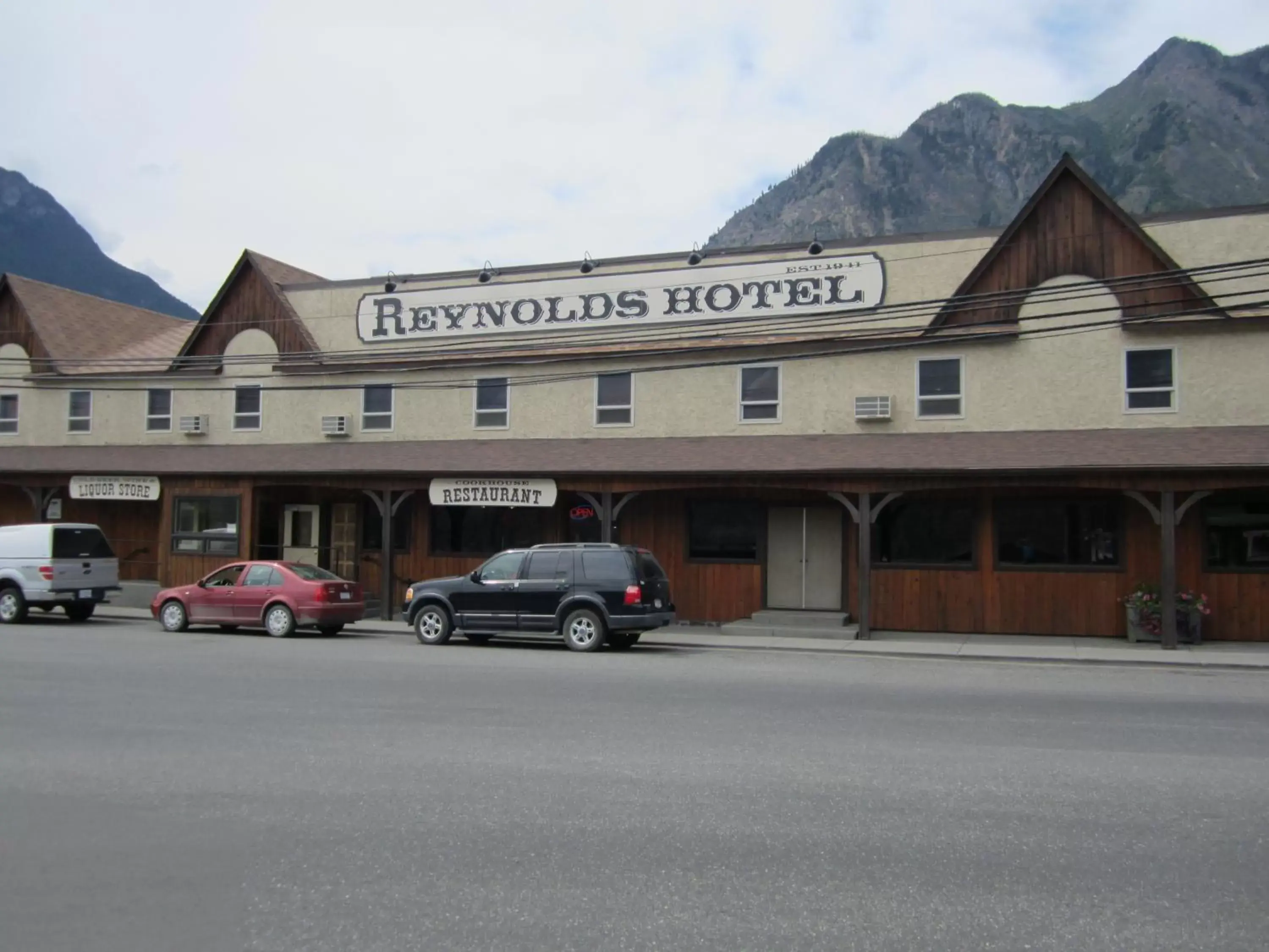 Facade/entrance in Reynolds Hotel