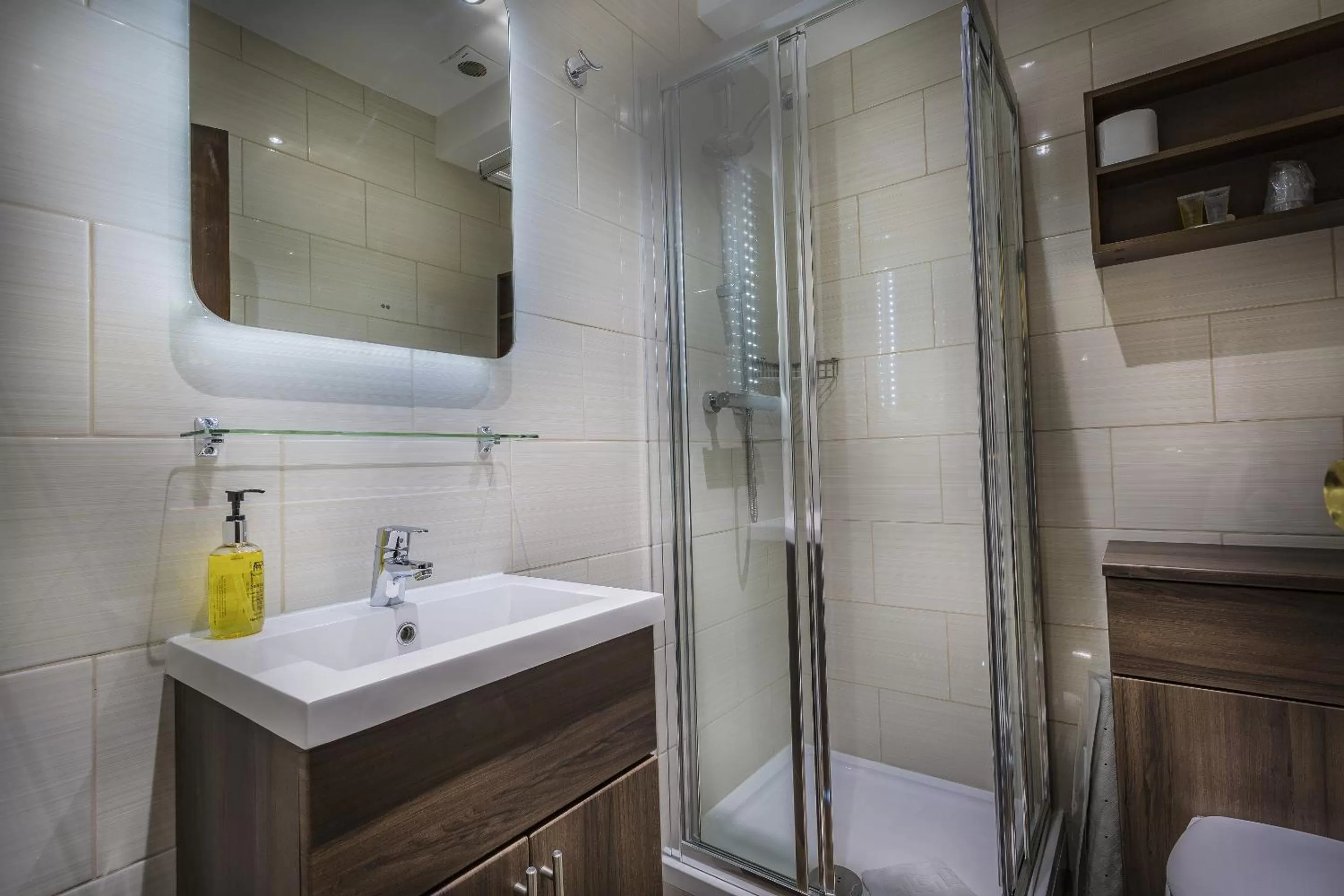 Bathroom in The Old Bridge Inn, Holmfirth, West Yorkshire - The Coaching Inn Group
