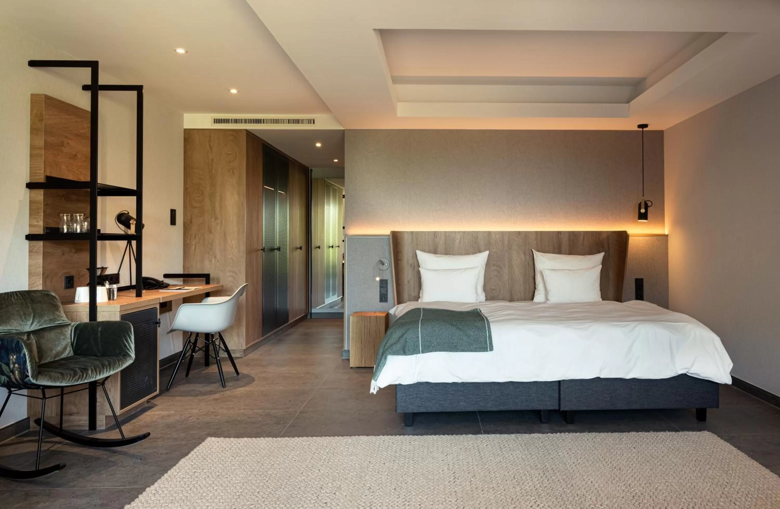 Photo of the whole room, Bed in Hotel VierJahreszeiten am Seilersee