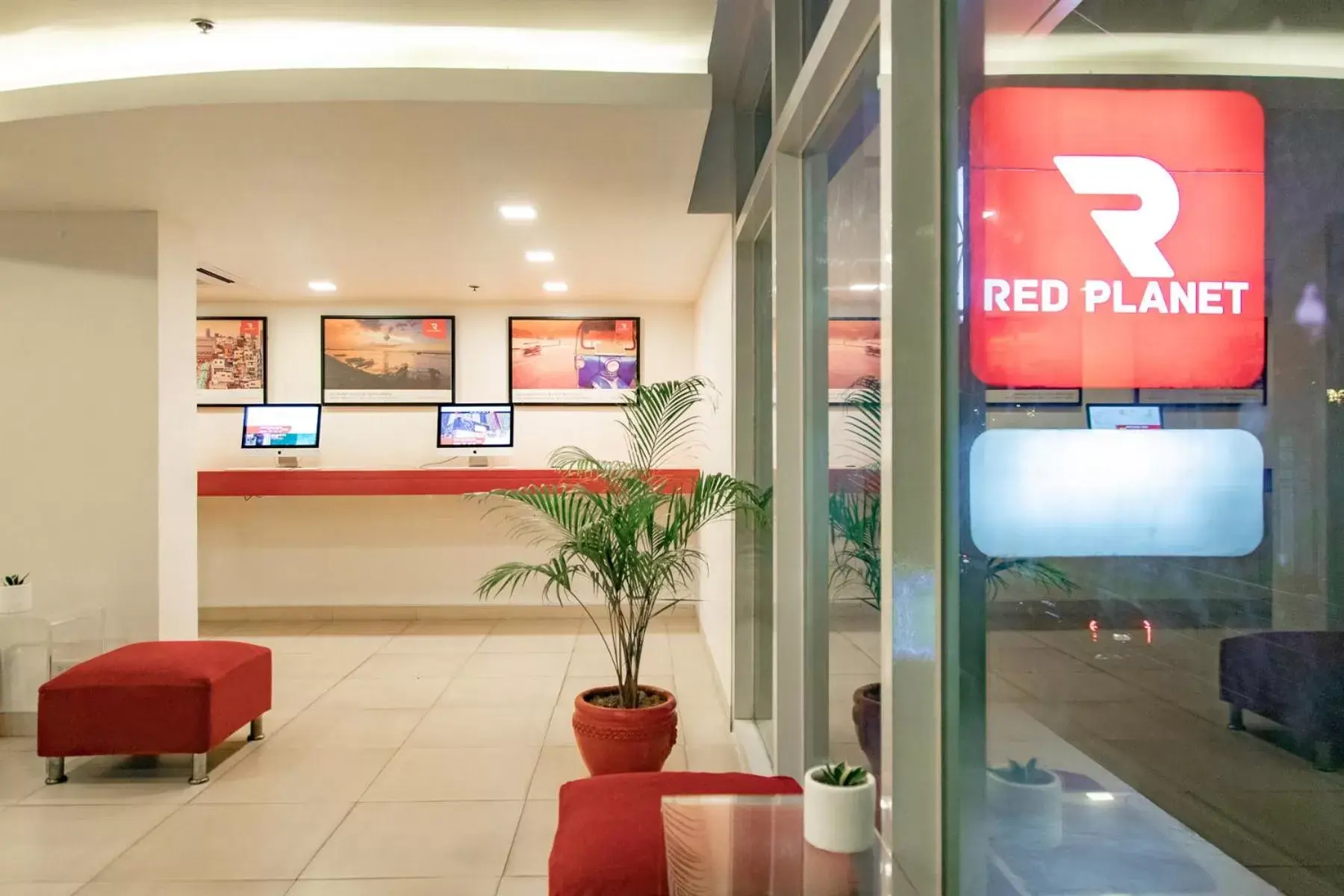Lobby or reception in Red Planet Clark Angeles City