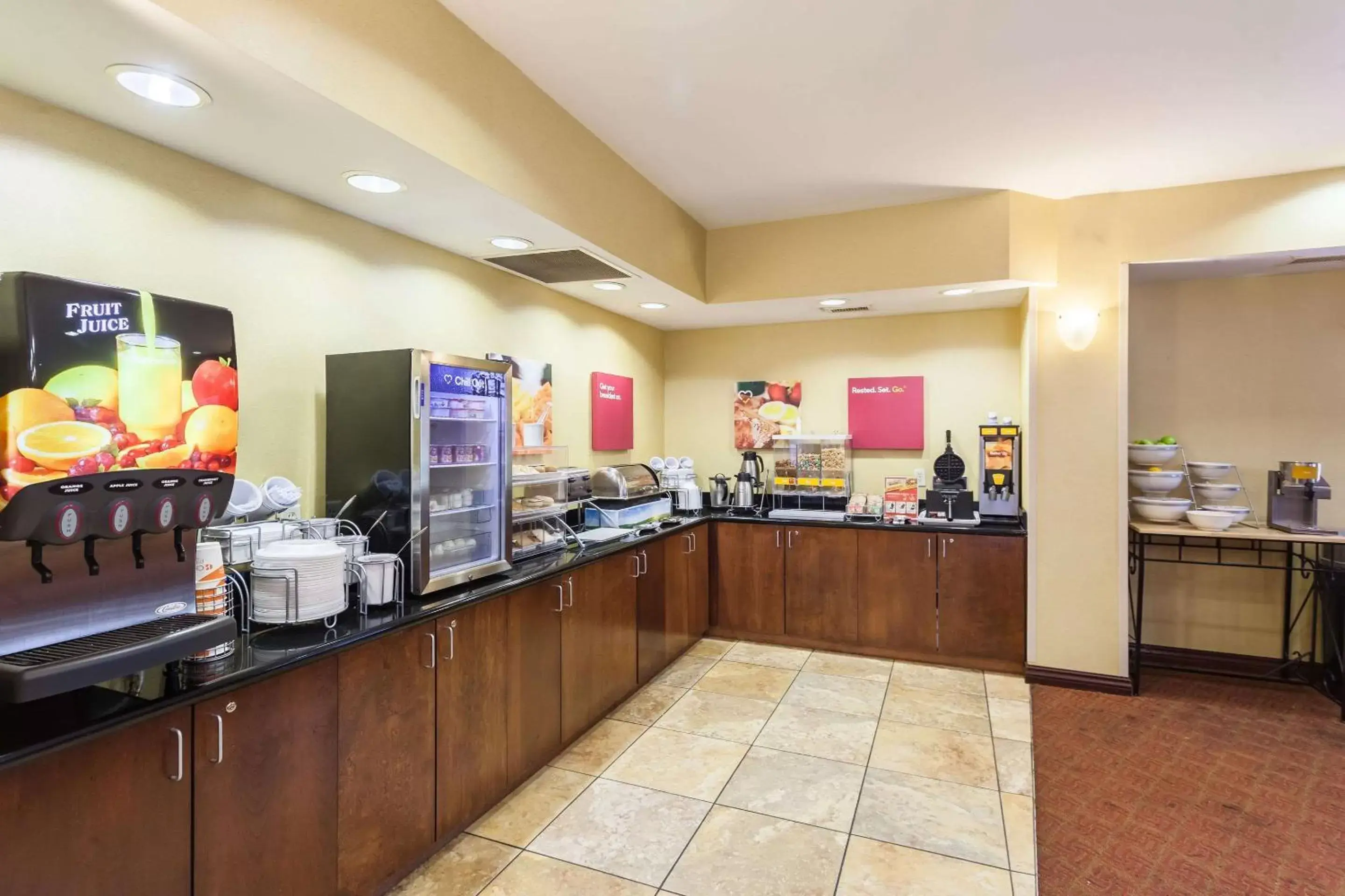 Restaurant/Places to Eat in Comfort Suites Lincoln East