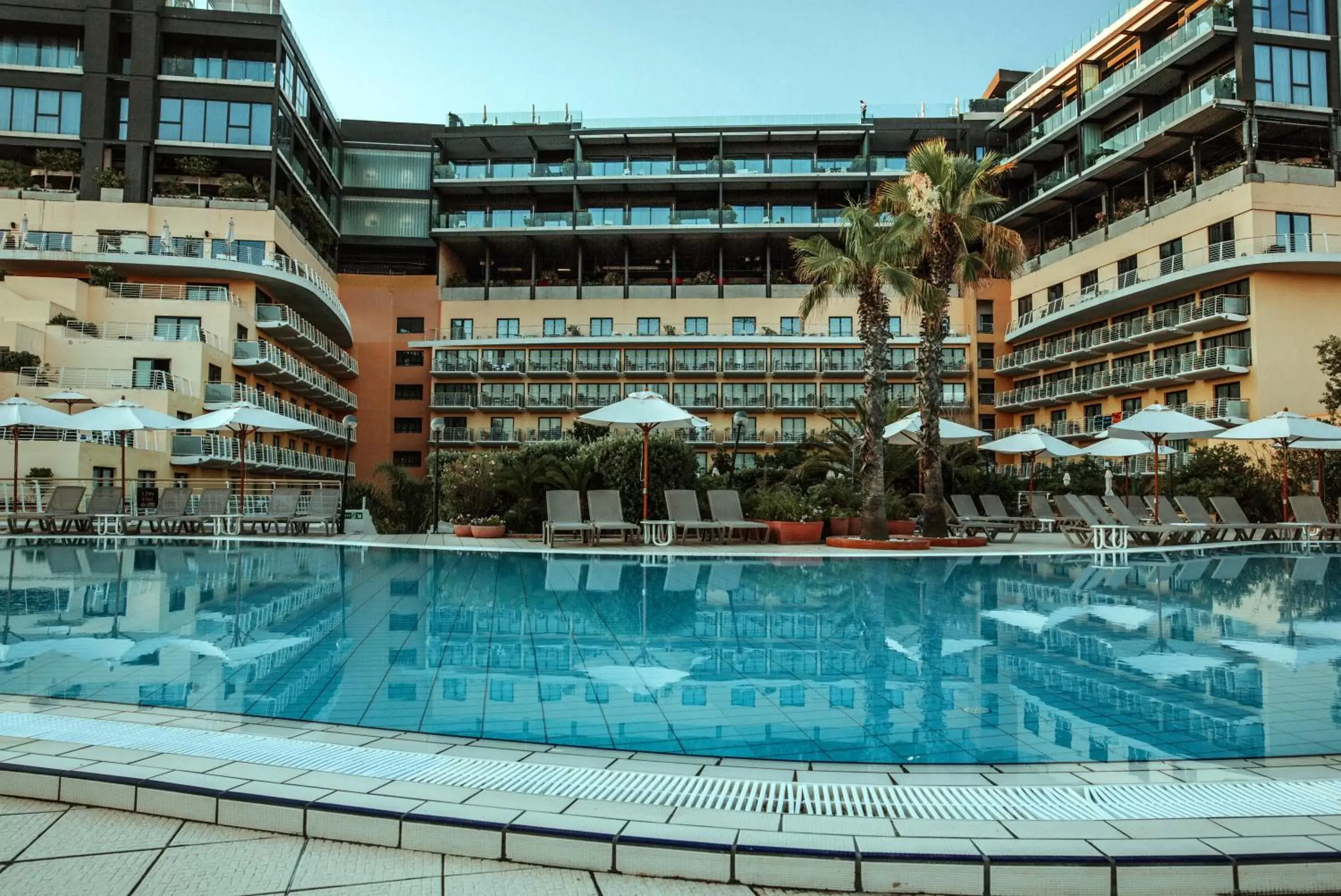 Restaurant/places to eat, Swimming Pool in InterContinental Malta, an IHG Hotel