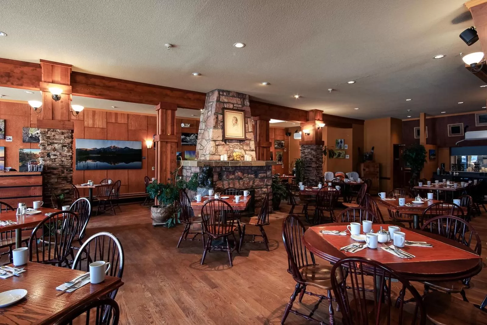 Restaurant/places to eat in Astoria Hotel