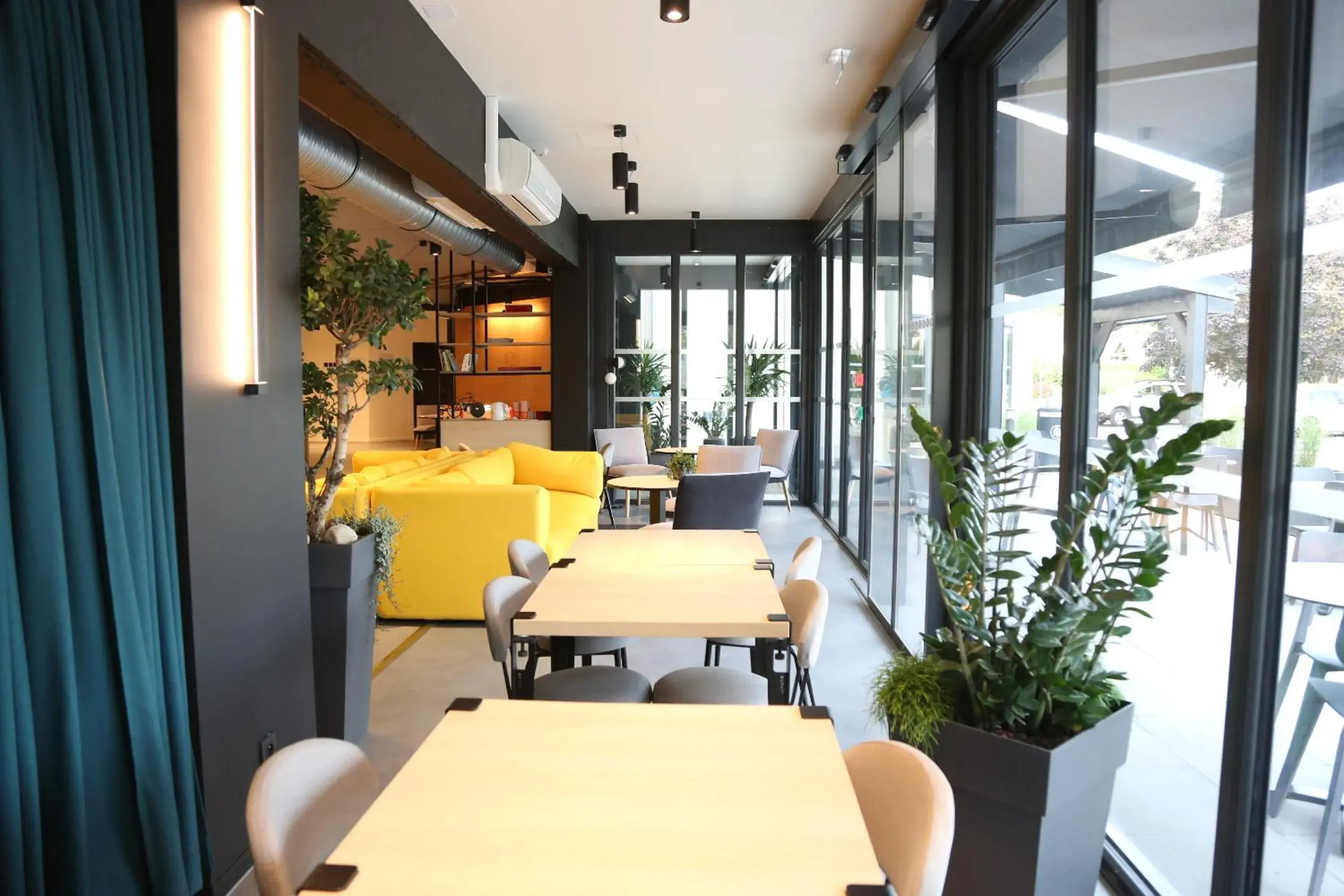Restaurant/Places to Eat in ibis Styles Bale-Mulhouse Aeroport