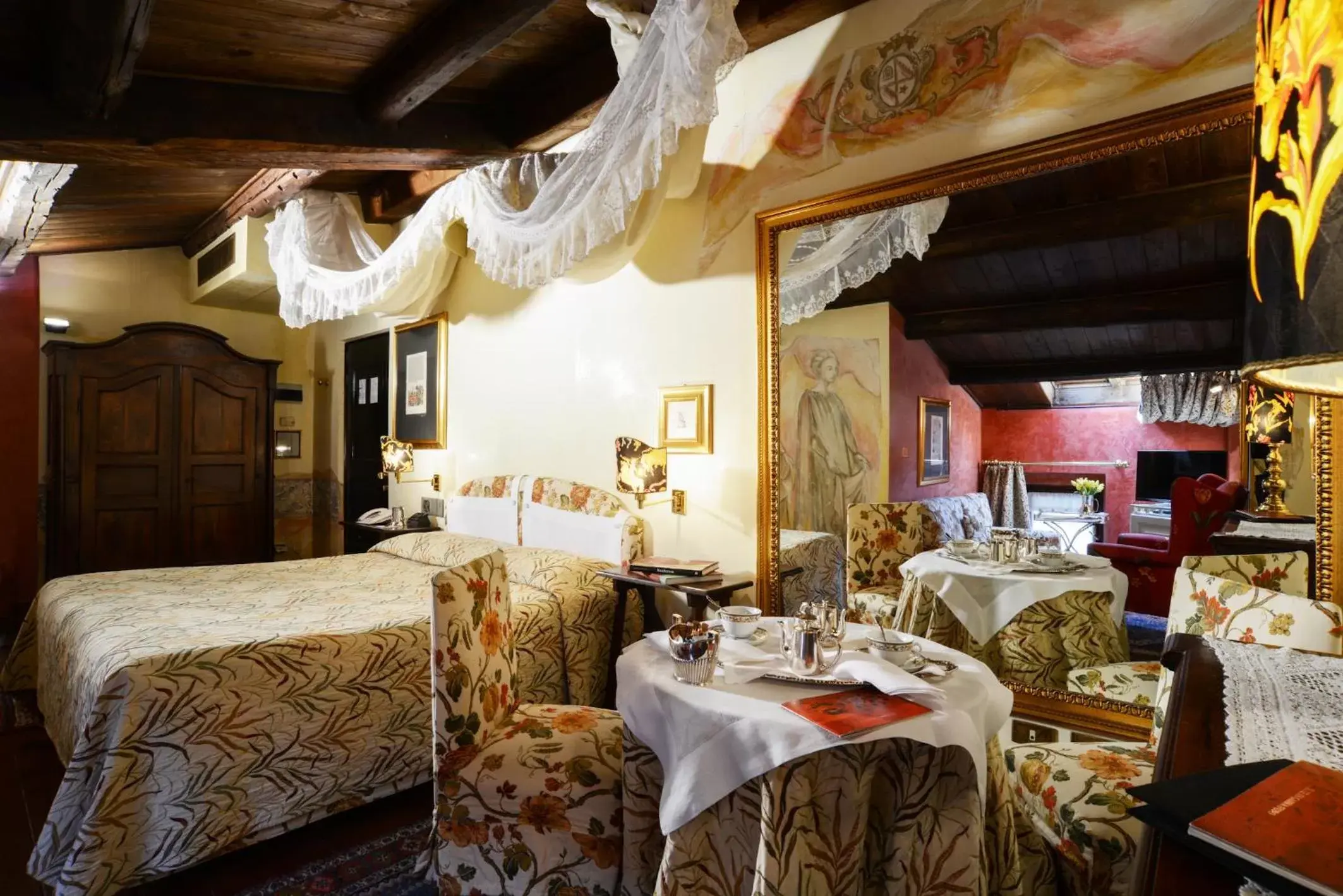 Bed, Restaurant/Places to Eat in Hotel Gabbia D'Oro