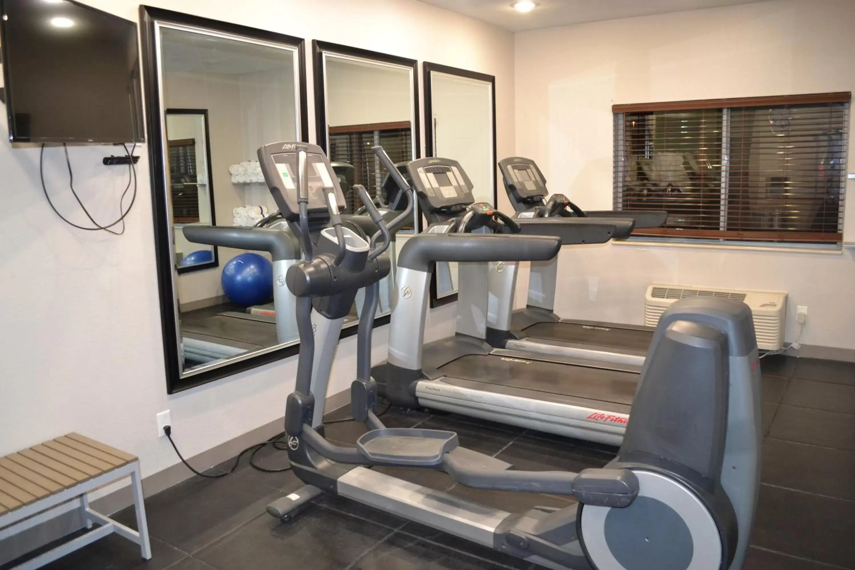 Fitness centre/facilities, Fitness Center/Facilities in Country Inn & Suites by Radisson, Fairview Heights, IL