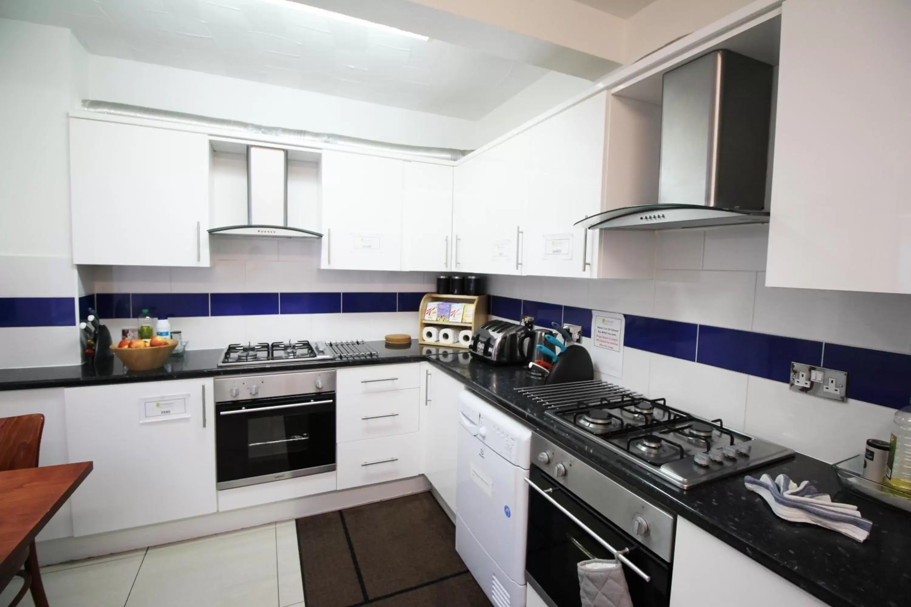 Kitchen or kitchenette, Kitchen/Kitchenette in Flexistay Aparthotel Sutton