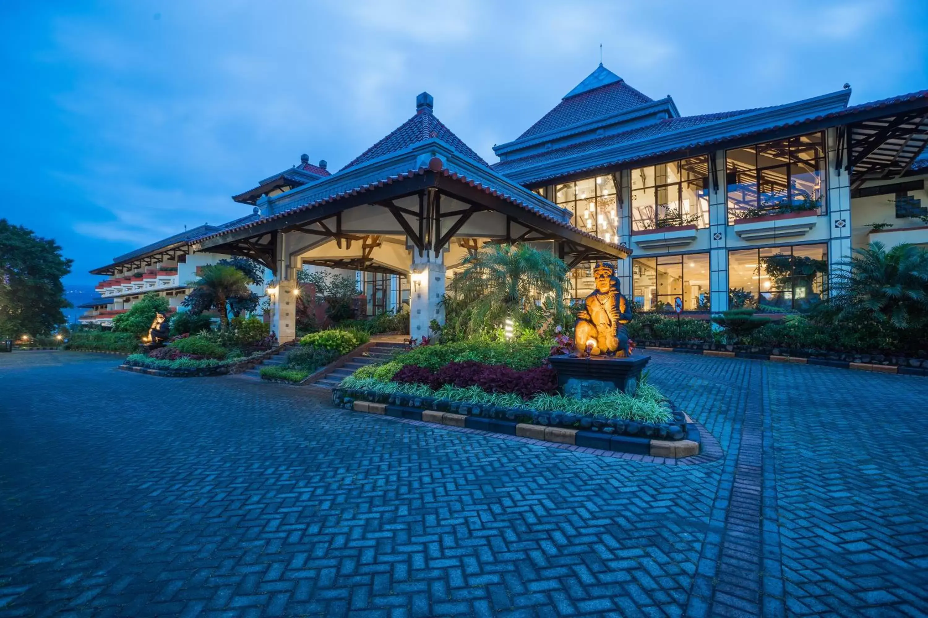 Facade/entrance, Property Building in Royal Orchids Garden Hotel & Condominium