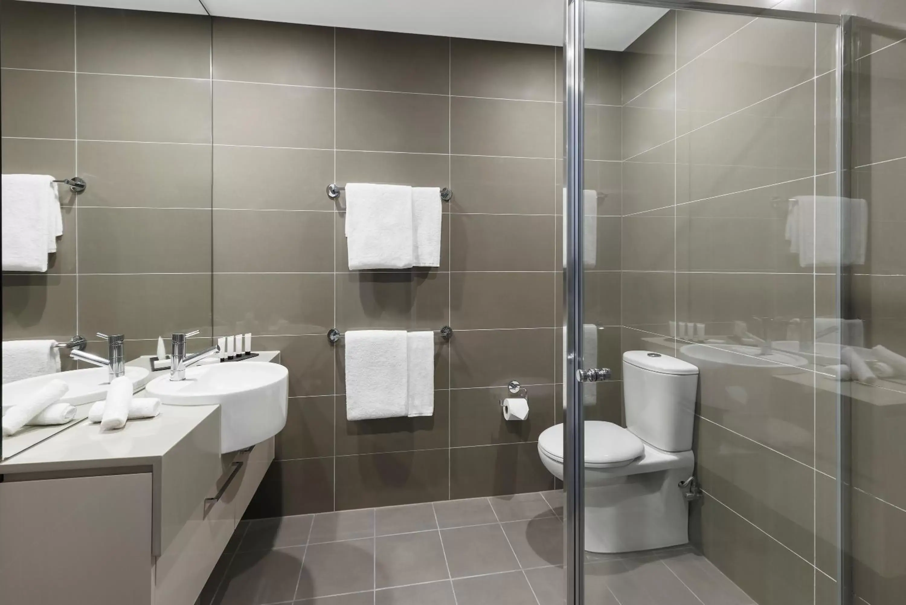Toilet, Bathroom in Holiday Inn & Suites Sydney Bondi Junction, an IHG Hotel