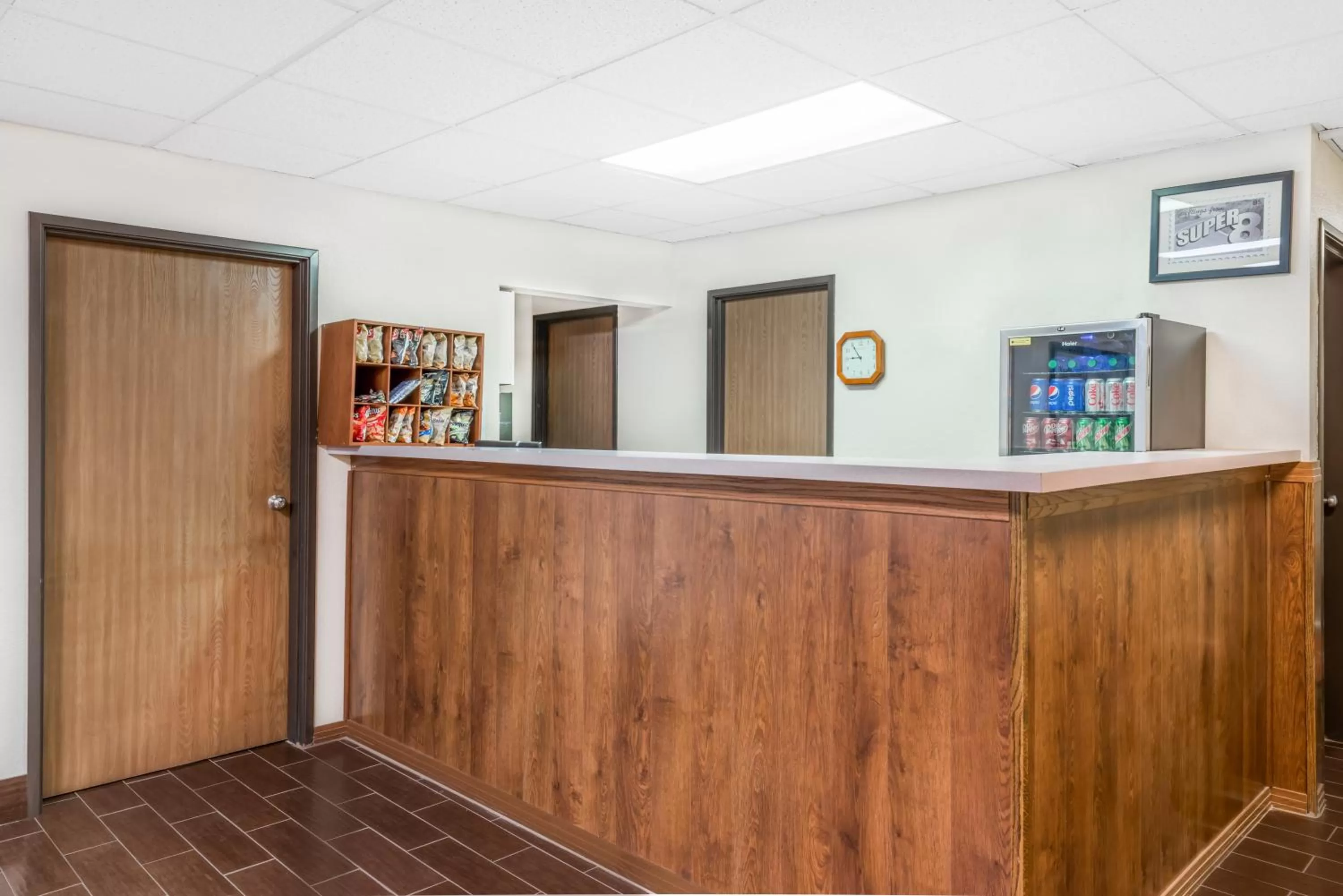 Lobby or reception in Super 8 by Wyndham Marshall