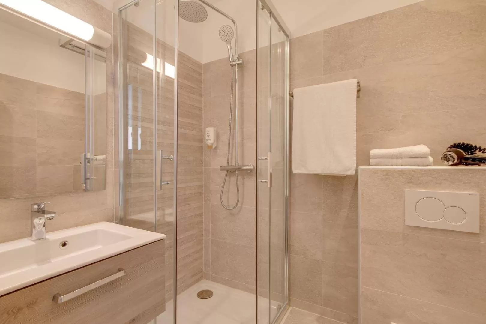 Bathroom in Hotel Select