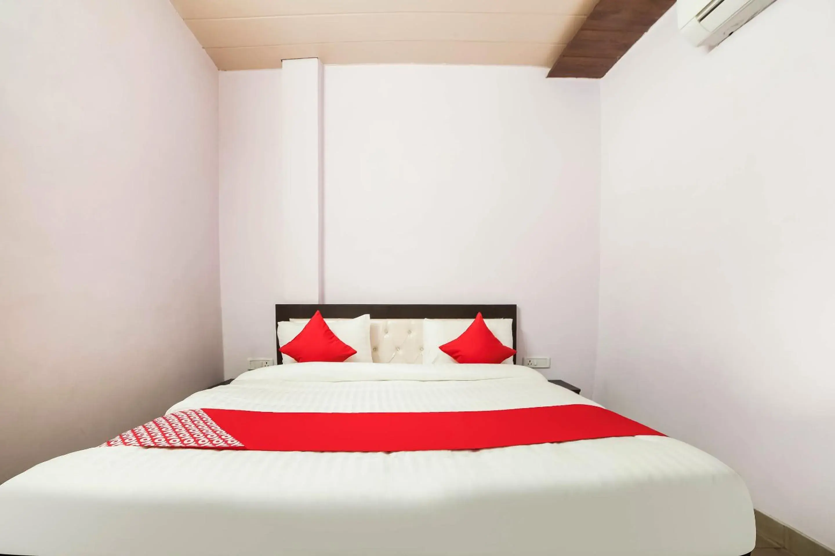 Bedroom, Bed in OYO 70893 Kl Khari Inn