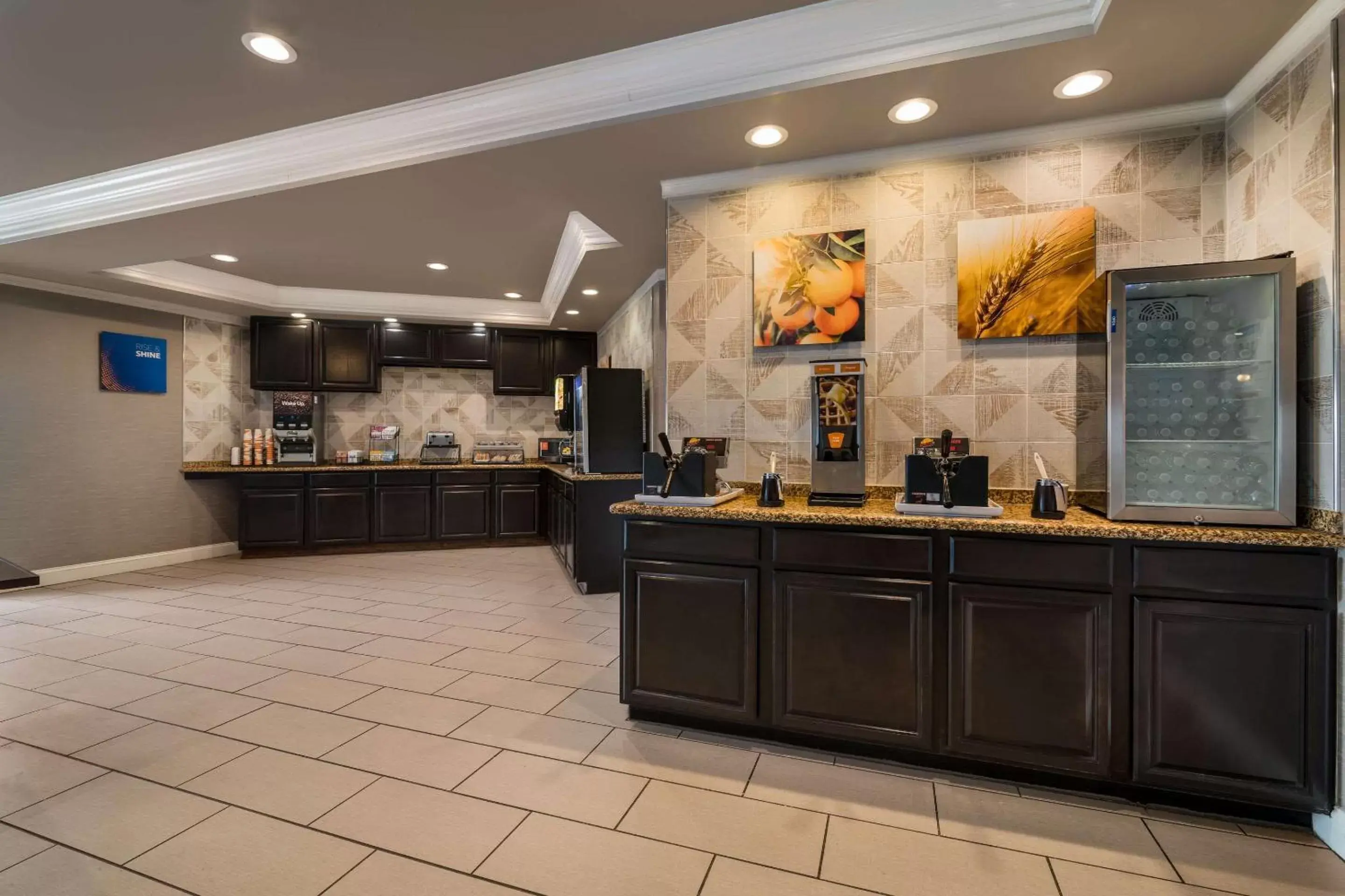 Breakfast, Lobby/Reception in Comfort Inn & Suites Plattsburgh - Morrisonville